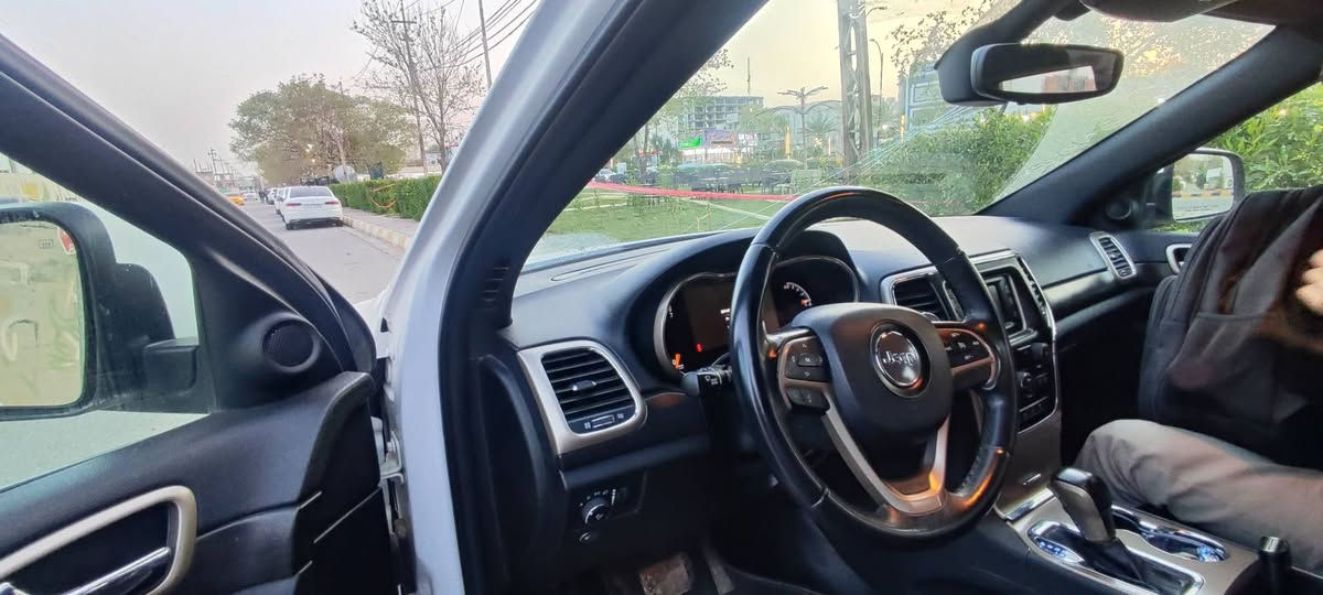 السلام عليكم
جيب لايريدو@ 2017 امريكي
محرك v6 3600

كلين تايتل.بدون حادث

المواصفات لاريدو.

تشغيل عن بعد

دخول ذكي.
ستيرن كهرباء 

شفتات ستيرن

اوتو ستوب

رادار خلفي مع كامره خلفيه

كشنات كهرباىيه .

رقم اربيل.
للبيع او المراوس بهايلندر موديل 21 -22سته سلندر 
المكان كركوك.
للتواصل***********
