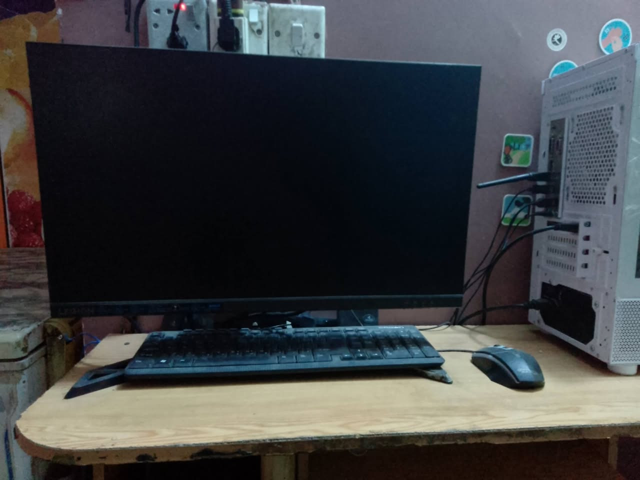 السلام عليكم تجميعه DDR4 اني مشتريها جديده وشادها بيدي الكراتين موجوده استعمال قليل 
مواصفات الكيس 
المذر بور اسوس برايم B450
كرت الشاشه rx6500xt 4 gp vram
m.2 512
ورامات 16
وبيها هارد 500 كيكه
البور سبلاي 750. واط
المعالج AMDرايزن 5 5500
تجميعه متوسطه وتشغل اكثر العاب 100 فريم منزل بيها بوبجي ستيم ودلتا فورس سلاسه فائقه
شاشه لينوفو شاشه خاصه بل العاب حجم 24 
180 فريم شاشه هم مشتريها جديده وكارتونتها موجوده 
تجميعه وشاشه سعرهن قفل 650 الف غير قابل للتفاوض الشراي وتساب ***********
عنواني بغداد الشعب سبع قصور
