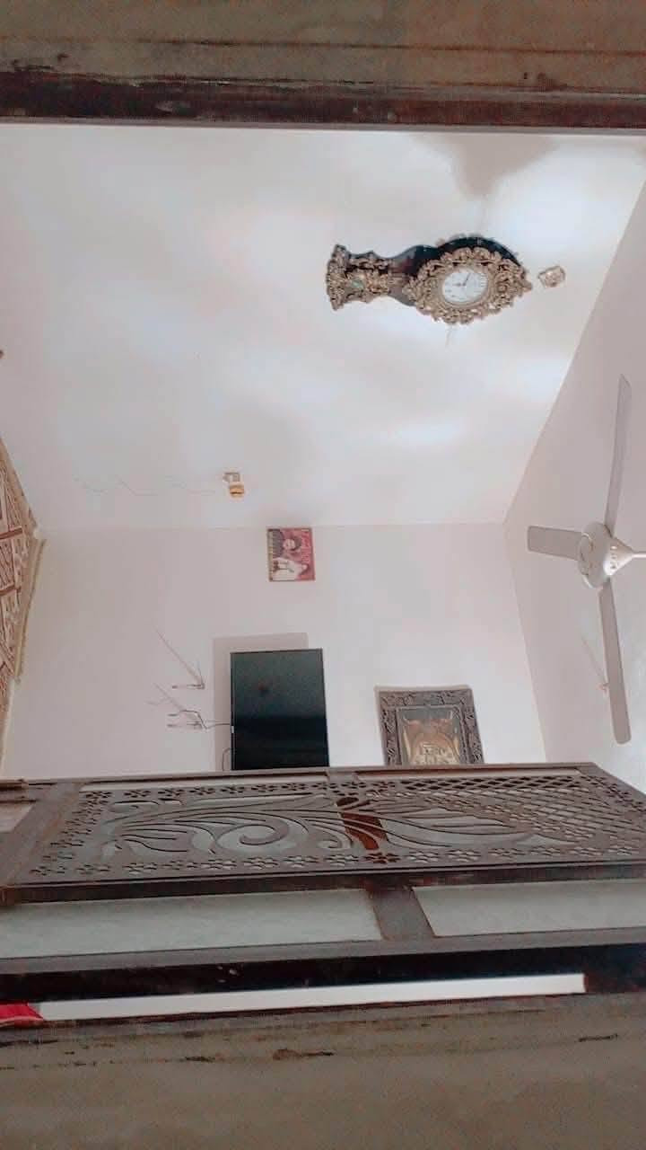 بيت بخضراء دسيم مقبيل طاقه مساحه 150ثلث غرف صاله جبيره حمامين حوش جبير مطبخ تركي  بيت جديد كهرباء مجاري ماي طبليط نت كل خدمات متوفره  شراي سعر 65 وبي مجال للطبين ***********
