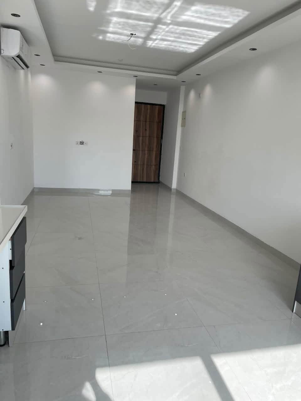 🔱 شـقـه( زيرو ) للايجار في  عرصات الهندية 🔱
🔺 المساحة: 120 متر   

🔷 طابق سابع  

✨ تحتوي الشقه على :

♦️نظام دخول للشقه ذكي + مجهزه سبالت + كاونتر

♦️غرف نوم عدد 2 واحده من الغرف ماستر

♦️صاله مفتوحة على المطبخ￼

بارك للسيارات + مصاعد عدد 3 + سكيورتي 
ـــــــــــــــــــــــــــــــــــــــــــــــــــــــــــــــ

الـمـهـنـدس عــمـر الــزيــدي 

 ***********    -   ***********

نـسـتـقـبـل كـافـه العروض التجاريه والسكنية في الكراده

عنوان الشركة دار السلطان للعقار في العرصات الهنديه مجاور فندق بلوم
#شقق #ايجار #عائلي #كراده #عرصات #مودرن #زيرو #حديث #بنايات
