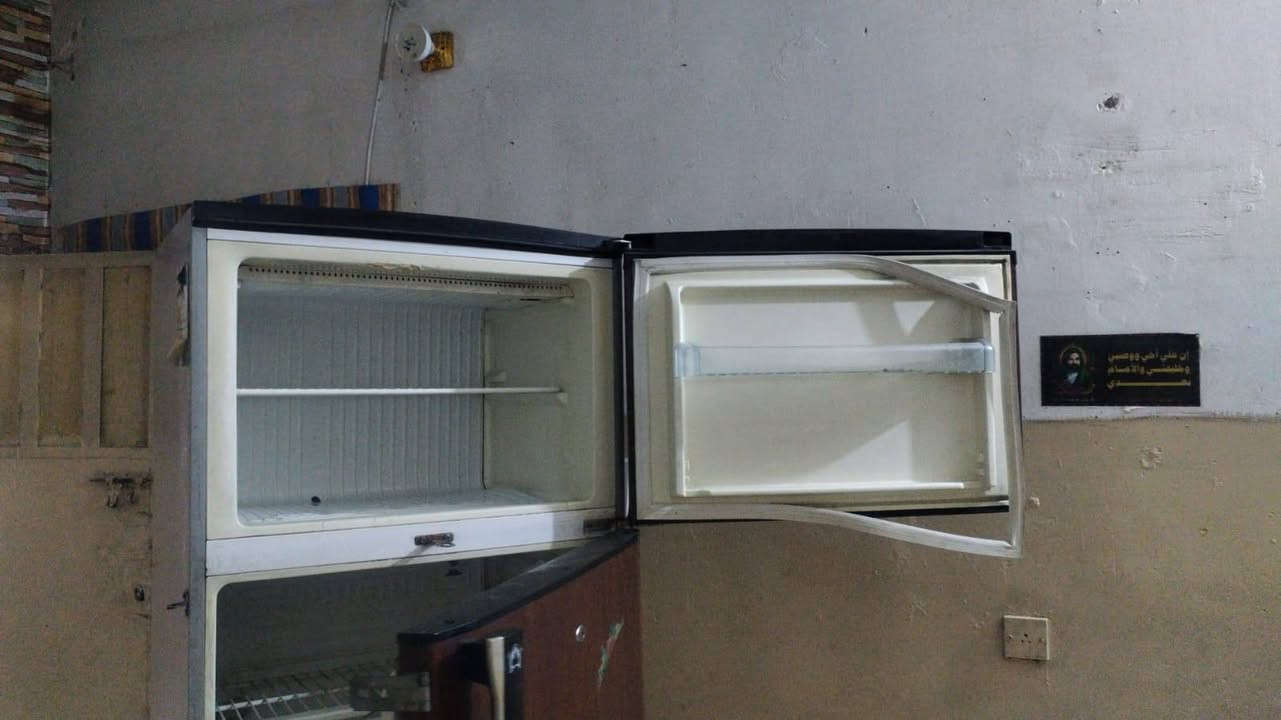 سلام عليكم
ثلاجه استعمال قليل نظيفة تبريدها ثلج 
ب125وبيها مجال 

كاونتر عندي سنك ومحلق ب150وبي مجال 
 
وعندي سخان صغير ب30 وبي مجال 

راسلني وبلخدمة

***********
