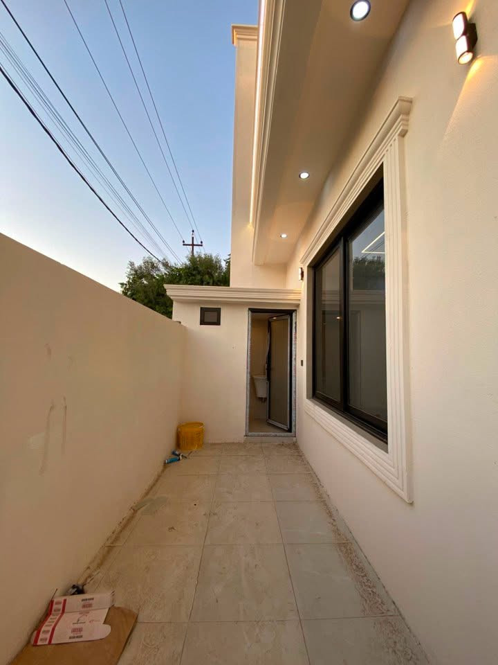 🏡 دار ركن للبيع – حي عدن

📐 المساحة: 150 م²
📏 الواجهة: 10 متر
🏠 طابقين
📜 طابو صرف
🛣️ على شارع 20 متر
📍 حي عدن – خلف مدينة ألعاب سمايلاند
⭐ موقع ركن مميز

✨ مواصفات مميزة:
🏢 واجهة فلين أنيقة
❄️ نظام تبريد مركزي
🏛️ سقف مغربي بتصميم راقٍ

الطابق الأول:
🚗 كراج
🛋️ استقبال
🍳 مطبخ حار وبارد
🛏️ غرفة نوم
🚿 صحيات داخلية وخارجية

الطابق الثاني:
🛏️ 3 غرف نوم
🚿 صحيات

📞 للاستفسار ومعرفة السعر: ***********

🤝 المكتب وسيط بين الطرفين لضمان حقوق البائع والمشتري.
