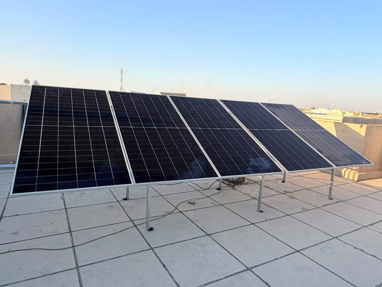 تم توديع هموم المولدات لدارين  سكنيين 
وأزمة الوقود . 
خليكم على الطاقة الشمسية! ☀️⚡
اكملنا بحمد الله ربط منظومتين  (10 نهاري + 10 ليلي) بـ سامراء - منطقة الجامعة 
و 10 أمبير نهاري 6   أمبير ليلي في منطقة دونم المعمل وبأعلى كفاءة وسرعة تنفيذ.
المنظومة شغالة 24 ساعه وتوفرلك طاقة مستمرة للبيت، وياها ضمان مناسب يريح بالك.
والأحلى من هذا كله، بالتقسيط المريح حتى تسهل عليكم الأمور.
📍 العنوان: سامراء - حي الضباط الأول، قرب جامع الرزاق.
📞 للتواصل والحجز:
***********
***********
للحجز والاستفسار راجعوا مكتبة القمة الهندسي للطاقة الشمسية.
