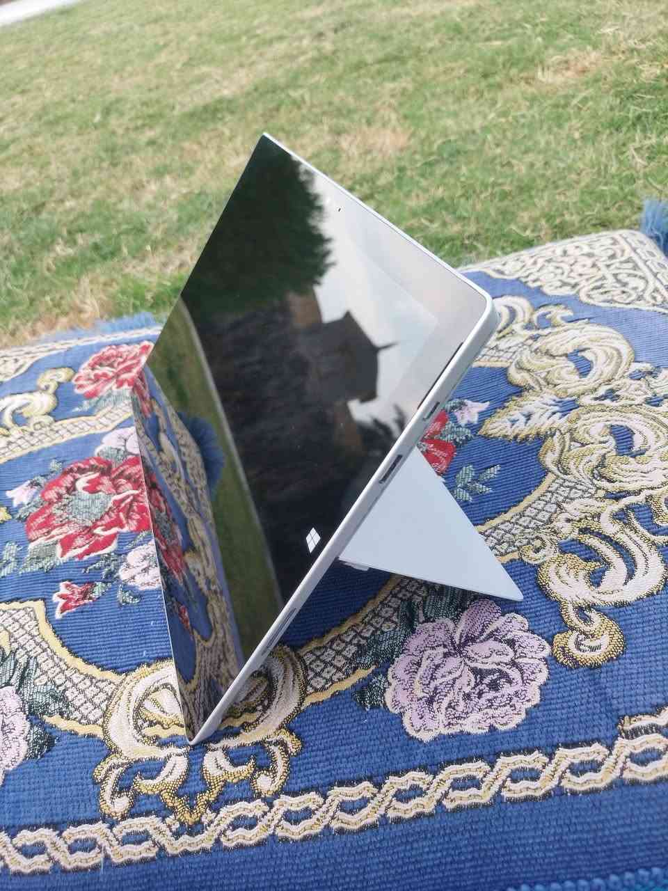 سيرفس برو 3 نضافه 95%
رام 4 كيكا
هارد 128 ssd
حجم 12.3
لمس 
معالج i5 جيل رابع 
مع شاحنه وحقيبه وماوس وكيبورد 
السعر 190 الف قابل للتفاوض 
يتوفر ضمان شهر استبدال اي خلل
