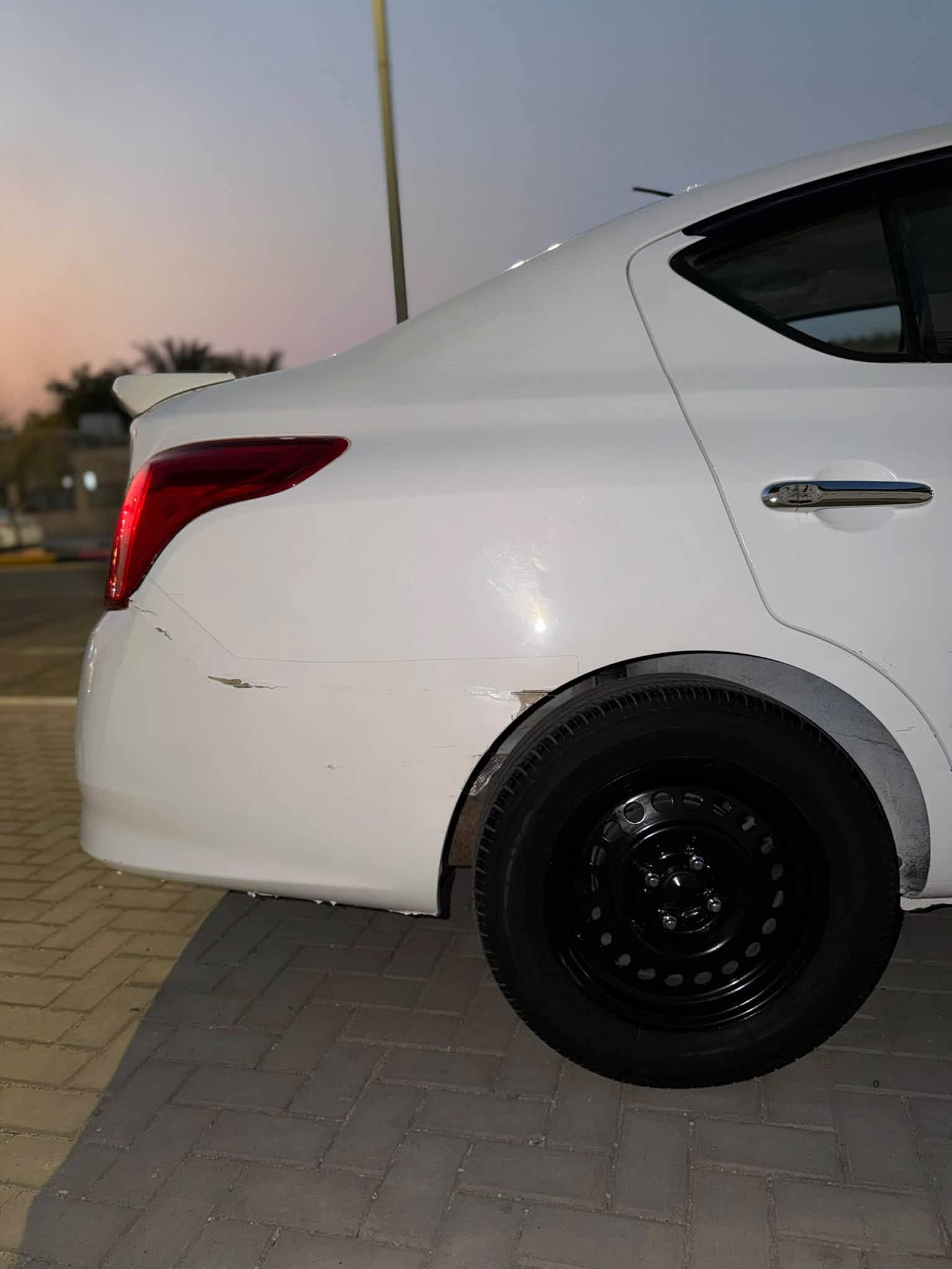 نيسان صني هندي 
موديل ٢٠١٩ بليته زرگه
رقم بصرة شرط المداور 
السياره كفاله من محرك و كير وتبريد خير من الله
دوشمه درجة اولى 
وتخم تايرات جديد
ماشيه ١٦٠ كيلو 
مبدل بيهه جاملغ امامي وجاملغ خلفي معدل وقبق صندوك مبدل 
السياره جاهزه مكاني بالمعقل
سعرها ٩٣ وبيهه مجال حگ الجيه
موجود واتس اب فقط 
***********
