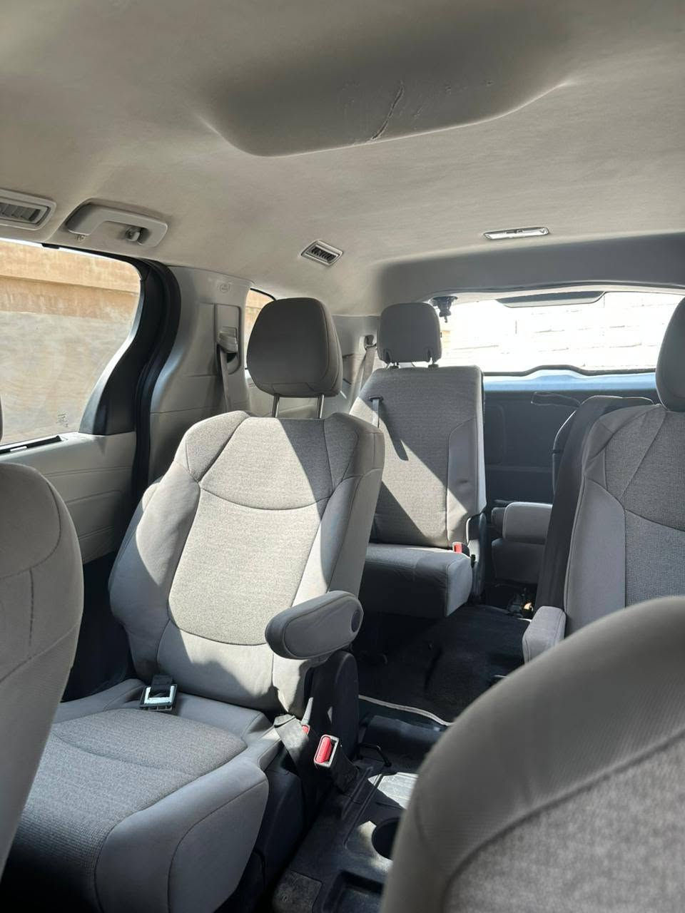 السلام عليكم Toyota Sienna2023هايبرد الضرر 5قطع صبغ +شاصي جهت سايق السعر195وبيه مجال السيارة حرة تترقم جميع المحفظات ما عده الإقليم الشراي يتصل *********** باقي التفاصيل اتصل او راسلني واتساب👍🏻
