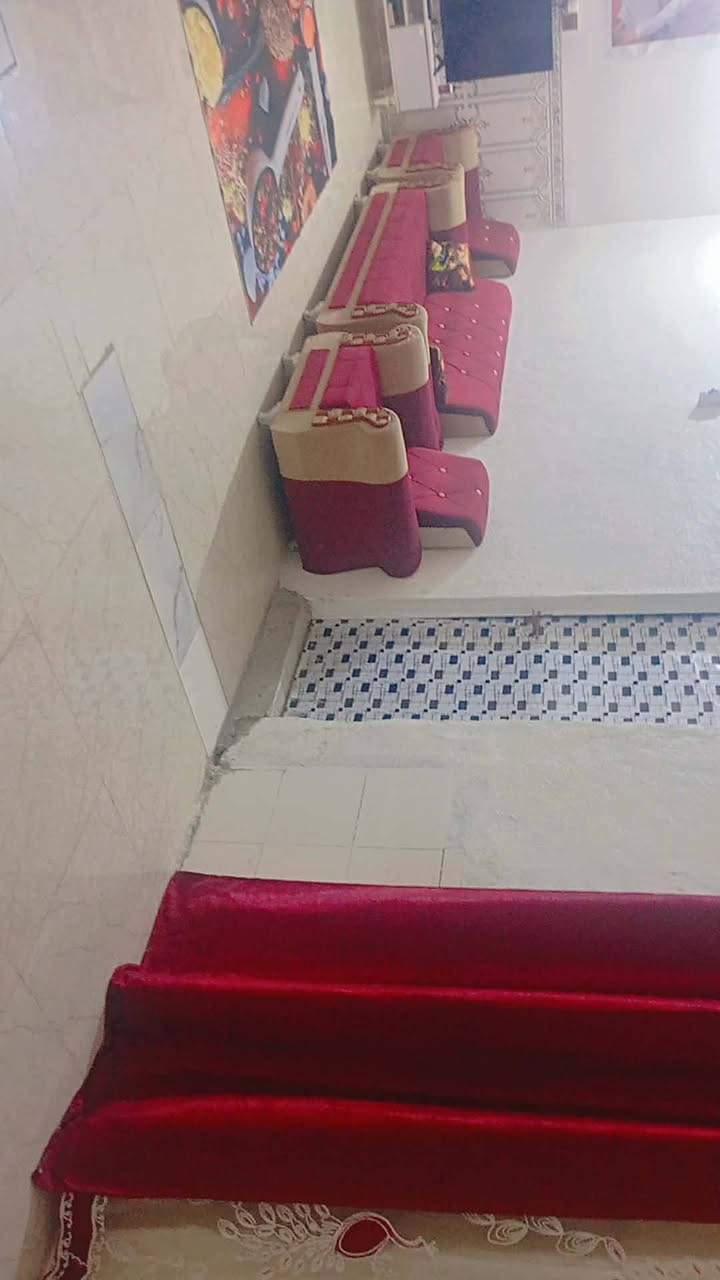 بيت البيع على طريق المشايه بظهر ابو رياض الحداد مساحه 100بناء جديد بي قرفه وصاله ومطبخ وحمام داخلي وحمام وتواليت خارجي البيت زراعي ***********
