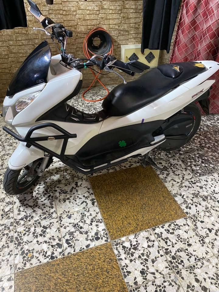 بيسي اكس
محرك 125 
ياباني 
سعر 12 
متواجد واتساب واتصال 
***********
