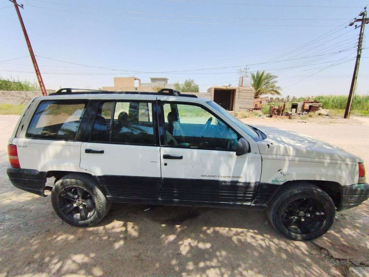 السلام عليكم
للبيع جيب شيروكي 1998 كير ومحرك خير من الله شغاله وجاهزه ***********
