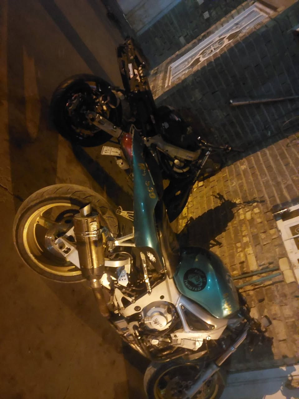 ZR600 • مكينة • حك الجهة