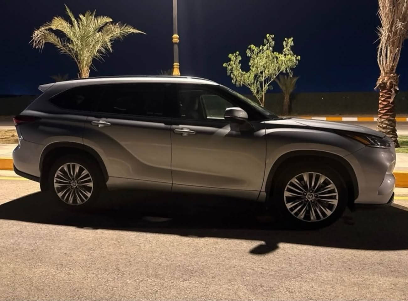 🚘 Toyota Highlander 2024 Platinum
🔥 بلاتينيوم | سيارة عائلية فاخرة ورفاهية عالية

• 2.4 Turbo | 265 حصان
• وارد أمريكي 🇺🇸 | سلفر
• بانوراما 🌤️
• جلد فاخر | تبريد وتدفئة
• JBL | شاشة 12.3”
• كاميرا وحساسات | Blind Spot
• مثبت سرعة راداري | دخول وتشغيل ذكي

🛣️ 17,000 كم | جنطة فقط
📍 بغداد
💰 33,000$

📞 ***********

هايلاندر بلاتينيوم — فخامة عائلية تستحق التجربة .
