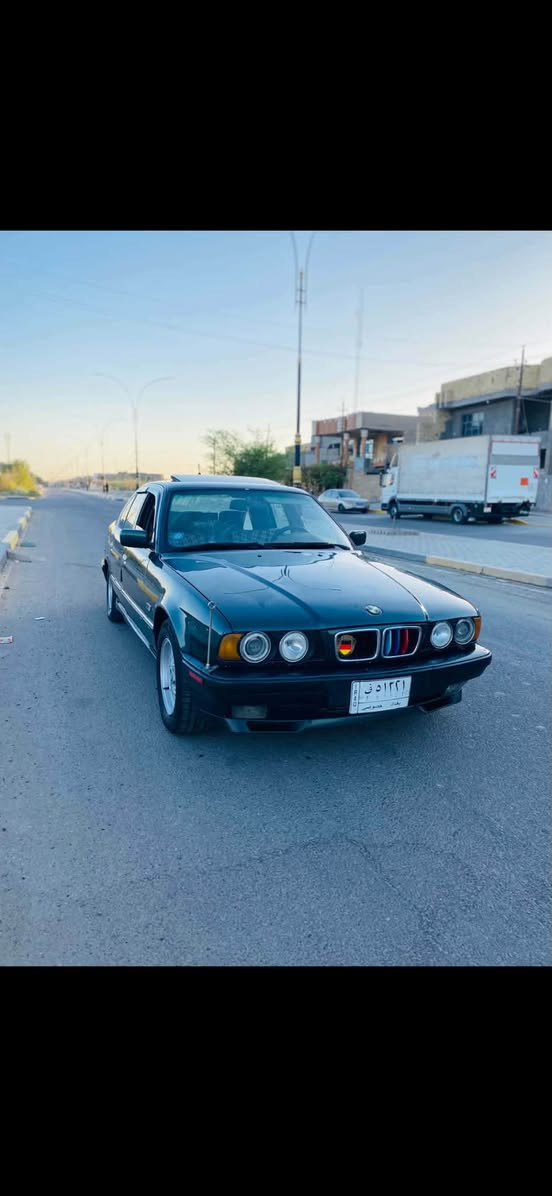 السلام عليكم شباب BMWللبيع وارد امريكي  كلها ليبل واحد فول مواصفات محرك كير حداديه كلها بشرط بدون ضربه داخل بيجي  جلد  كلش جديد ترايها بعد احله /***********/***********/
-مكاني ابو غريب 
-ناحيه النصر وسلام
-السعر 65$
