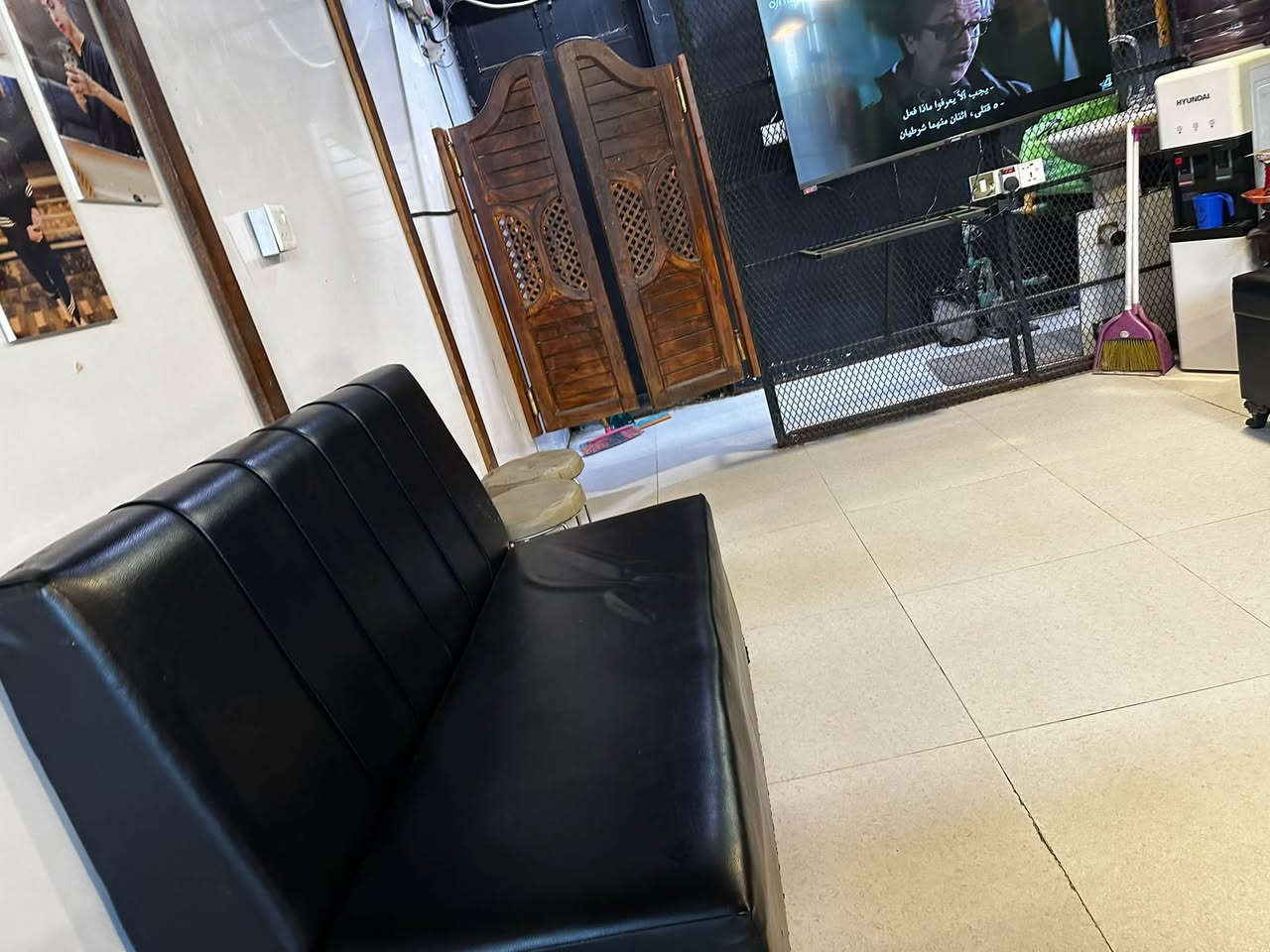 للبيع • صوفا • نص عنيف