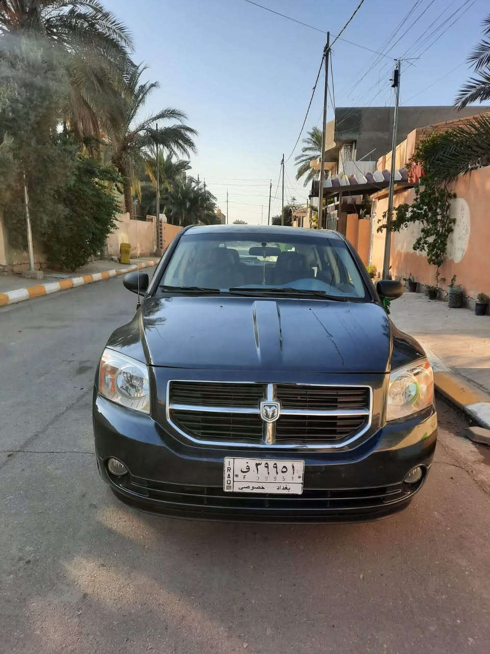 السلام عليكم  للبيع او مراوس وانطي فرق
سعر 55$
دوج كاليبر ٢٠٠٧ رقم بغداد سيارة جاهزة 
مكينه الفين مكفولة
كير مكفول
تبريد شغال وكله جديد فريز وراديتر
كمبريسر ميكانيكي
تاير تخم جيد
شاشه وكاميرا
بيها صبغ حزام ومعجون فقط باب الي ورا الصدر وهلالات الجاملغ
دعاميه مال ٢٠١١ ام البلوجكترات 
كهربائيات كامله 
باسمي مكانها بغداد
واتس اب ***********
