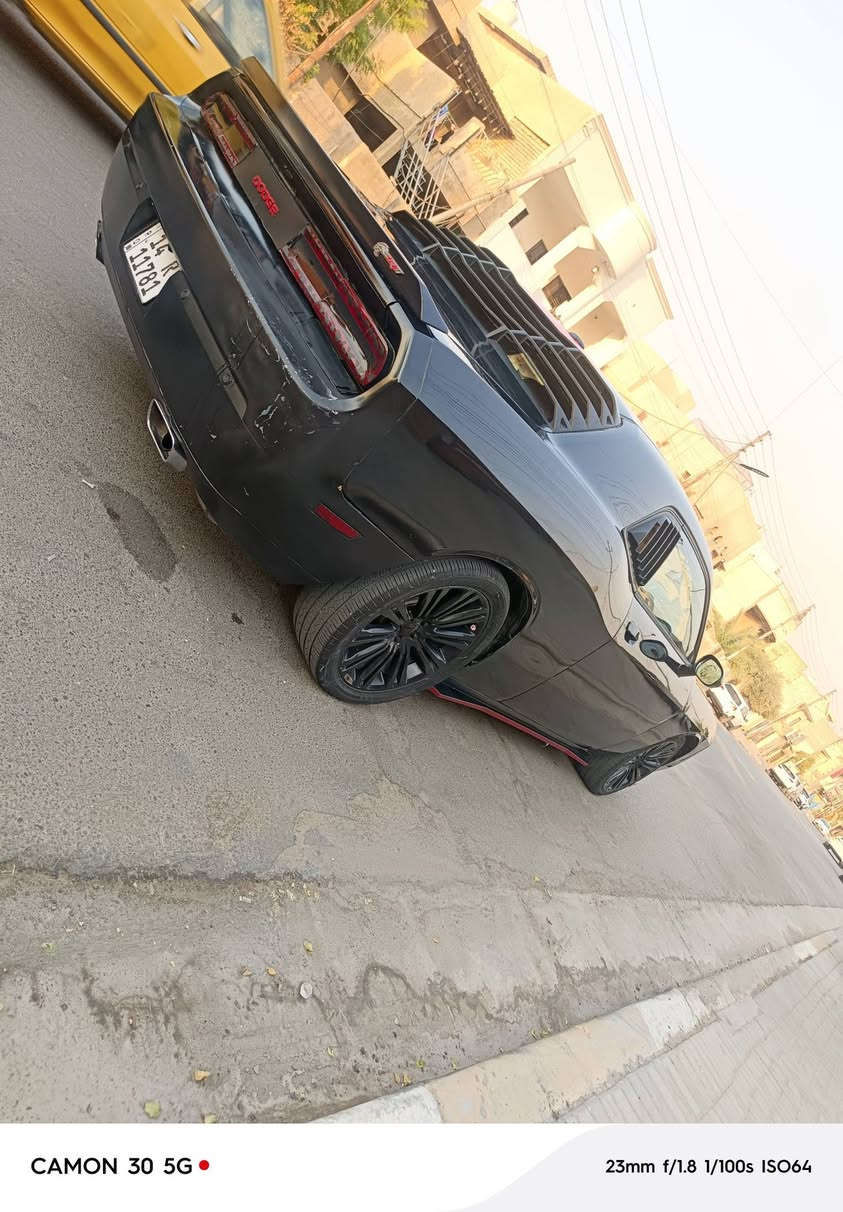 السلام عليكم للبيع جالنجر2013 محرك 6 سلندر 3600 مكينه وكير جدد تبريد ثلج صدر امامي خلفي جديد كهربائيات كلهه شغاله غرفه حلوه حادثه جاملغ خلفي مصبوغه عام تغير لون شواصي لغود مكفوله  سياره كلش حلوه ونضيفه وترايهه ناعم رقم بصره دولي مشروع وطني تحويل بكل مكان السعر 103 وبي مجال وترهم مراس حسب القناعه مكاني بغداد ***********
