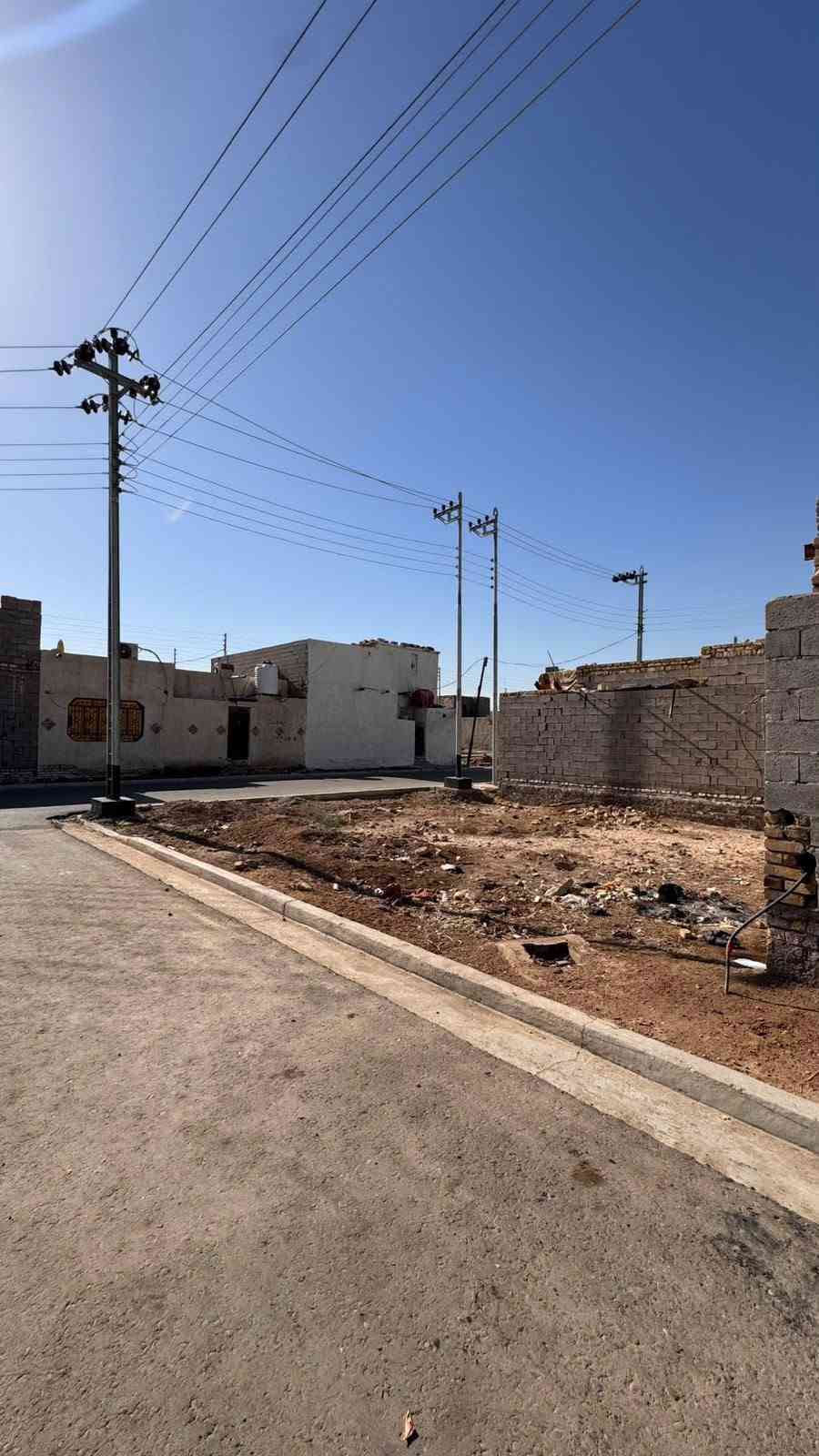 السلام عليكم
قطعه ارض للبيع 
المساحه 100 متر مربعه
خدمات كامله من كهرباء مي مجاري 
القطعه ركن مكان القطعه حي الرحمه الثانيه 
قرب مركز شرطة حي الرحمه 
القطع هاي وزعوها للمتجاوزين يعني اصير طابو 
للتواصل ***********
التواصل وي صاحب الرقم انه مكلف بنشر

