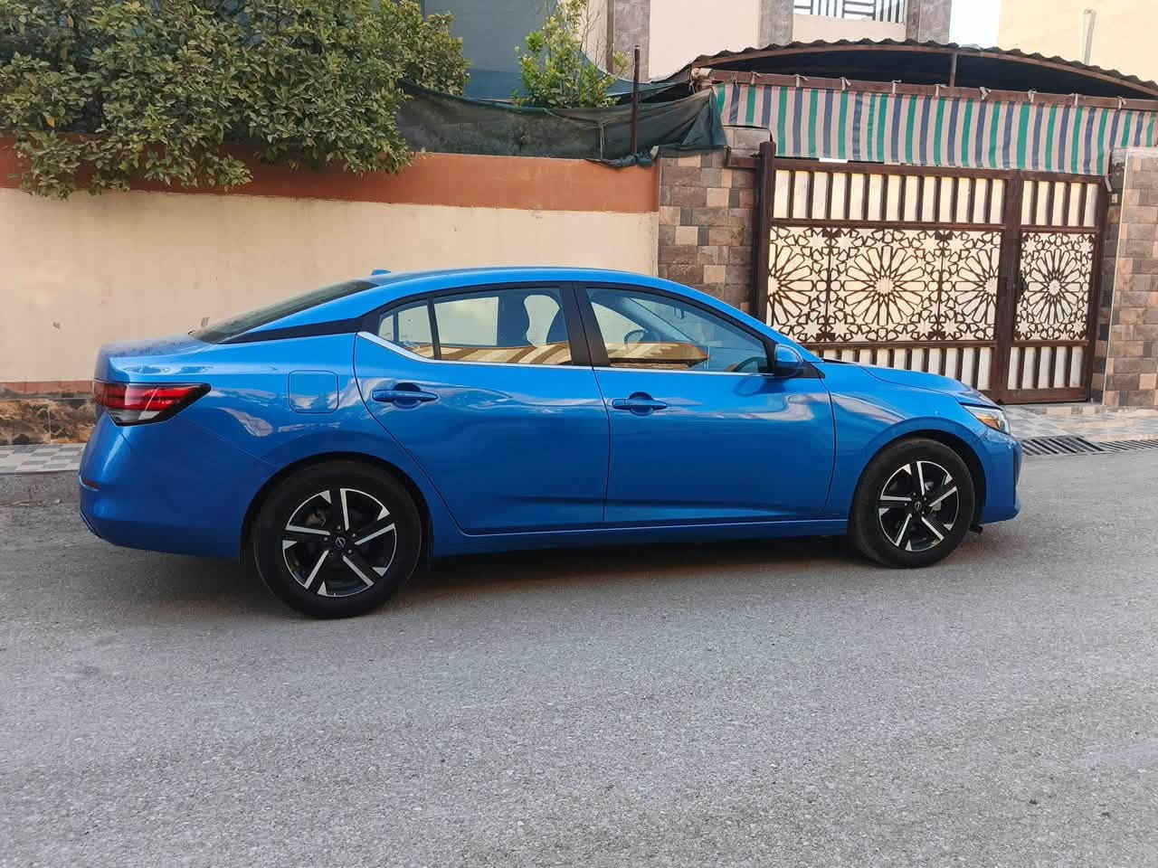سنترا 2025 SV بحالة وريحة الشركة استخدام قليل صبغ فقط الصندوك بدون دواخل جميع الايرباكات سليمة

حجم المحرك : .2.0L( 4,سلندر )

ابواب بصمة

بصمة تشغيل 
 
شاشة  ايباد

كاميرة 

اوتو ستارت Auto Start

اوتو ستوب Auto Stop‎

رادار امامي (تحديد مسار)

رادار جانبي  (نقاط عمياء)

رادار خلفي (التحذير من الاصطدام)

حساسات خلفي 
 
تحكم استيرن 

138$
ديالى بعقوبة 
***********
