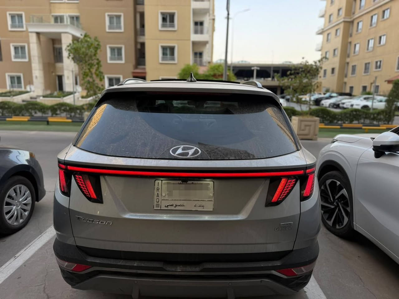 هيونداي توسان 2022 وارد أمريكي ماشية 30 الف حقيقي فئة LIMTED اعلى مواصفات 1/1 4 كامرات 360 
السيارة حادثه من امريكا بنيد وجاملغ 
جهه سايق صبغ فقط وهنا بل عراق صار
بيه صبغ بابتين جهه سايق اثر شخط بدون دواخل و ابيع شرط السونار و 
السيارة رقم بغداد تحويل مباشر بسمي
السعر جداً حلو ومناسب 16000$ الف
دولار او 160 ورقة وبين مجال ومكاني
هو بغدادالمنصورورقم***********
السيارة بصمة وتشغيل عن بعد وتتقدم 
وترجع بل ريمونت و 4 كامرات و حساسات امامية وخلفية وبردات خلفية
وصندوق كهرباء وجلد وكراسي كهرباء وخزن ميموري وتدفئة وتبريد خنك للأخير ورادار امامي وبعد كلش هواي مواصفات محرك 4 سلندر 2500
