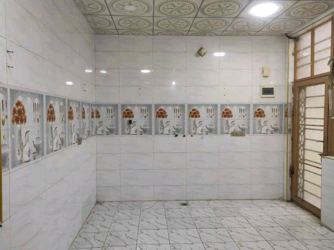 🏡 بيت للبيع بمساحة 200 متر
✨ شغل جناي فوول — كامل من كلشي ومفتاح
📍 العنوان: شارع الصب مقابل قرية الغدير عمود 276 
📄 طابو زراعي 📌 سند 25 + إقرار محكمة
🏠 يحتوي على
: ▪️ غرفتين نوم ▪️ صالتين ▪️ مطبخ ▪️ صحيات ▪️ استقبال

💰 السعر: 60 مليون وقابل للتفاوض

📐 متوفرة كافة المساحات: 50م² | 80م² | 100م² | 120م² | 150م² | 200م²

✨ وبأسعار مناسبة 💡 جميع الخدمات متوفرة
📞 للاستفسار والاتصال: ***********
📱 واتساب: ***********

نص مكتوب في الصور:
- HONOR X6b