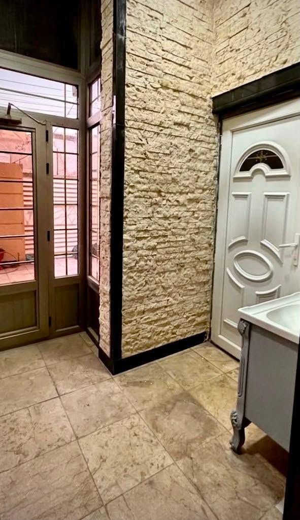 السلام عليكم ✋🏠
بيت للبيع الناصريه حي اور 
يتكون من طابقين كونكريت2️⃣  
الطابق لأول 1️⃣ استقبال🛋️  وغرفت نوم 🛏️ وصاله ومجموعة صحيات داخليه وخارجيه 🚻 وكلدور ومطبخ🧑‍🍳 🍴
الطابق الثاني 2️⃣ 
يتكون من ثلاث غرف نوم🛏️
وصاله ومجموعة صحيات داخليه وخارجيه 🚻 التواصل التصال على رقم *********** وتسابhttps://chat.whatsapp.com/CgF4j4SEF8eL8MxtcRHqut
