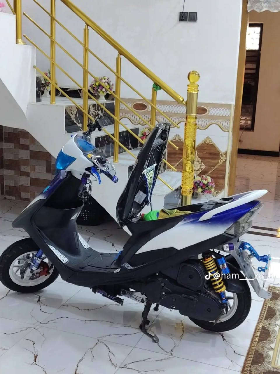 السلام عليكم ماكس عدله للبيع
المواصفات 
بوشه 55بلادي 
دراجه نضيفه مامفتوحه 
گلجات رياضي 
بوشه رياضي بلادي
كفرات بلادي
السعر 1150وبي مجال للطيبين الستفسار التصال على الرقم ***********
