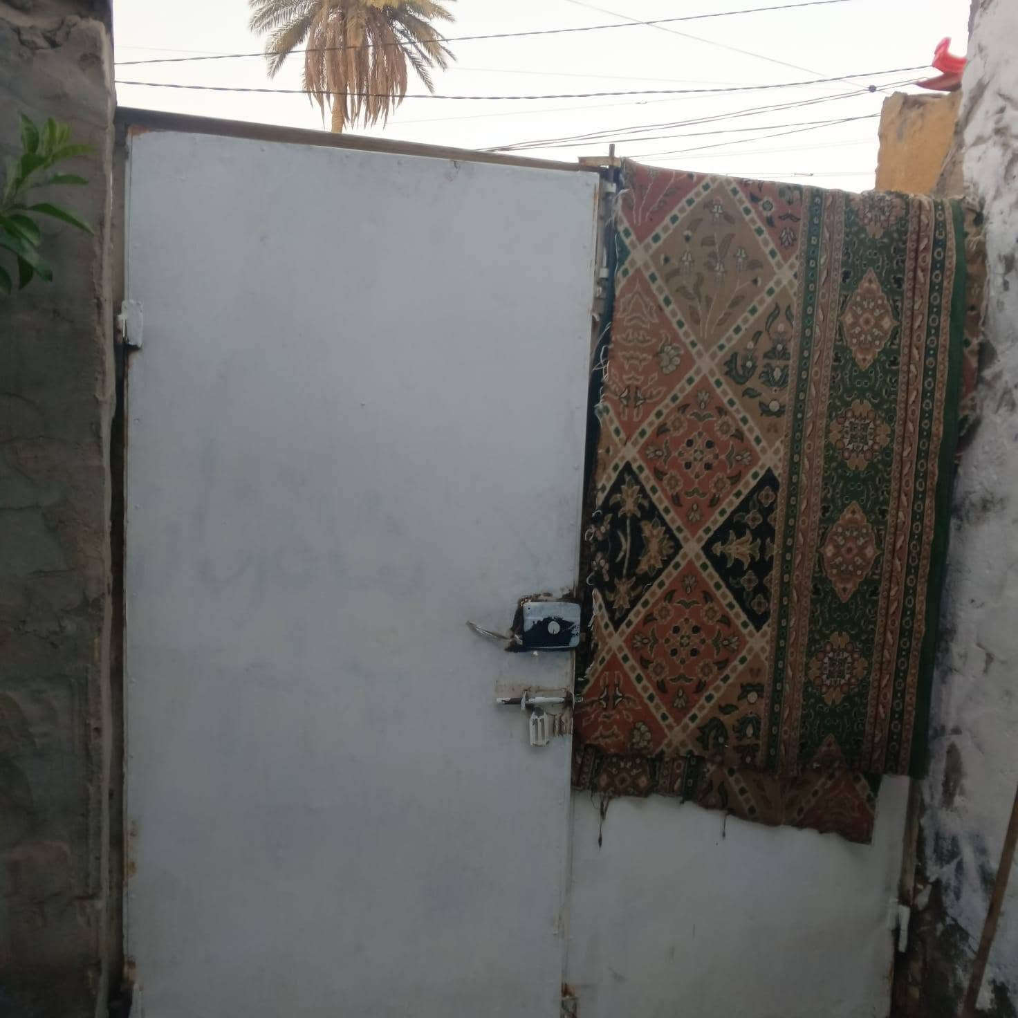 ​🏡 للبيع: بيت مع قطعة ملحق 🏡
📍 المساحة الكلية:
• البيت: 150 متر مربع (عكادة)
• الملحق: قطعة مجاورة 150 متر مربع
​📐 تفاصيل بناء البيت:
​استقبال: 7 أمتار
​صالة: 6 أمتار
​مطبخ: 6 أمتار
​غرفة نوم: 5 أمتار
​صحيات داخلية وخارجية
​طارمة: 5 أمتار
​✨ المميزات والخدمات:
​الخدمات كاملة: (ماء إسالة - كهرباء - مجاري)
​المعاملة موجودة في البلدية
​💰 السعر: خاص (عند الاتصال)
​📞 للتواصل والاستفسار:
​***********
​***********
​💡
