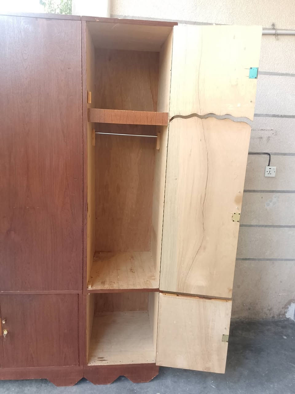 سلام عليكم بيت فرش مقبط  كلاري صاج عراقي نظيف جدا جدا جدا  بعده على وضع بلادي 3 متر استندر عمقه 60 ارتفاعه مترين 25 سنتيم مابيه نقص برغي كامل سعر300 الف العنوان كلار  كلمن يرده يتصل على الرقم رجا مو شراي لا تخابر ***********
