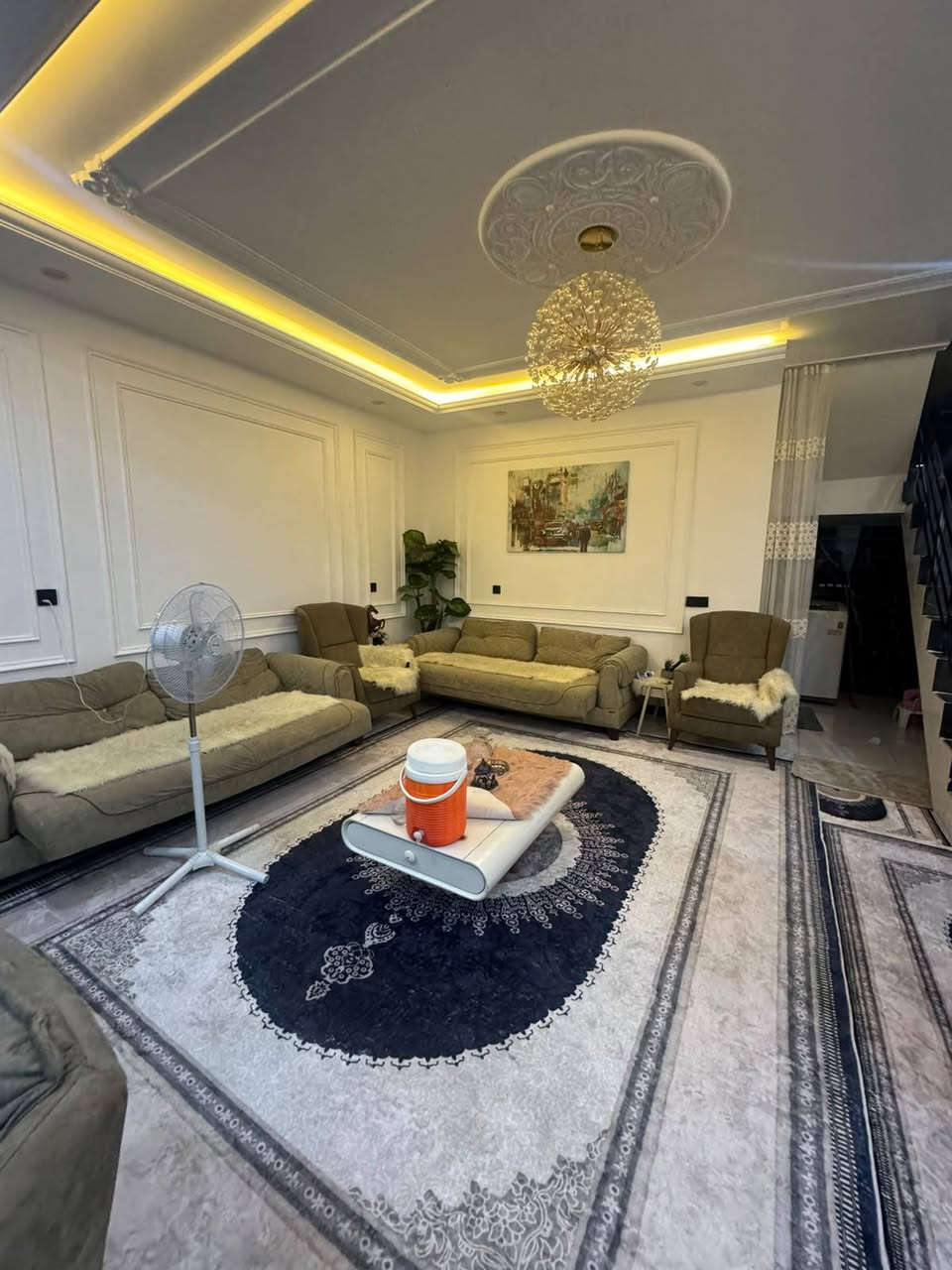اربيل 🌹 هاڤالان 
منزل للببع 150 م قريب سايدين منارة 
بناء حديث وكوالتي عالي 
4 غرف نوم وصحيات وهول واستقبال 
وكراج 
13 $ دفتر قابل للتفاوض 👍 
للاستفسار 📞 
***********
***********
عقارات ومقاولات المهندس

نص مكتوب في الصور:
- شركة ايديل فيلا العقارية عقارات ومقاولات المهندس *********** *********** 150 م