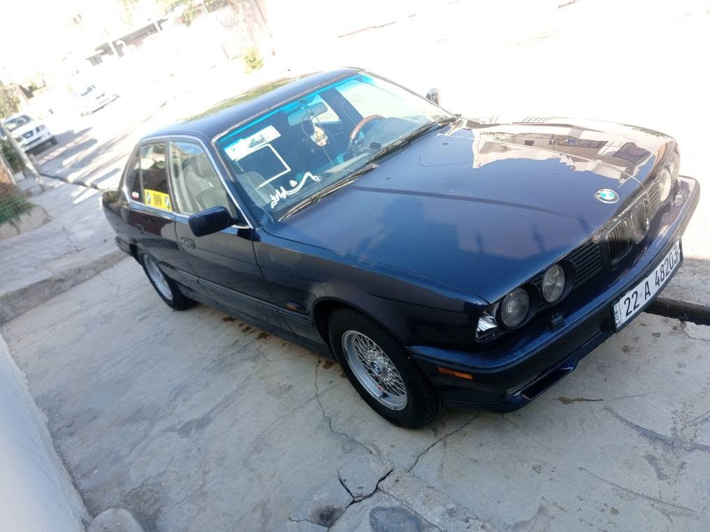 موديل 1991 بدون طرار وبدون ظربه. كلير جماليه تبريد 525بلاد   فول موصفات عدا سلايت صدر جديد حداديه جديد 4تايرات جديد  شرط تحويل سعر 52  فقط بيع. ***********  مكان كركوك.  . كركوك, العراق
