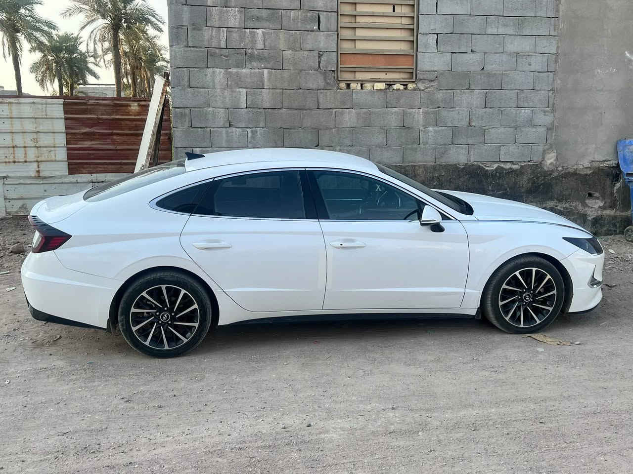السلام عليكم سوناتا مديل 23 للبيع فقط وارد خليجي بيهة مكانين بارد صغير والباقي كفاله  شاشه كامره قطعتين تبريد محرك 2.5 بصمه كشن كهرباء هواي مواصفات الموقع البصره شط العرب رقم الهاتف ***********السعر 177$ بيهة مجال بصيط
