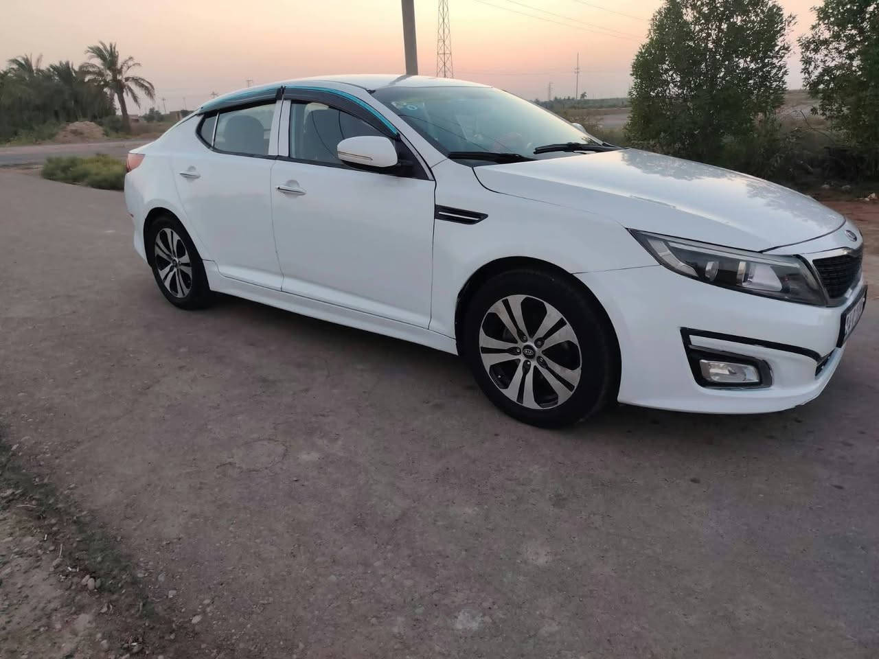 للبيع كيا اوبتيما موديل ٢٠١٤. وارد خليجي مكينة ٢٤٠٠ دوش بصمه كامرة خلفيه حدادية تمام رقم انكليزي بصرة بيها ظربة جاملغ خلفي وامامي تبريد شغال تحويل بئي وقت مكان السيارة البصرة خور الزبير السعر ٧٥ وبيها مجال رقم الهاتف *********** وتساب *********** السيارة
