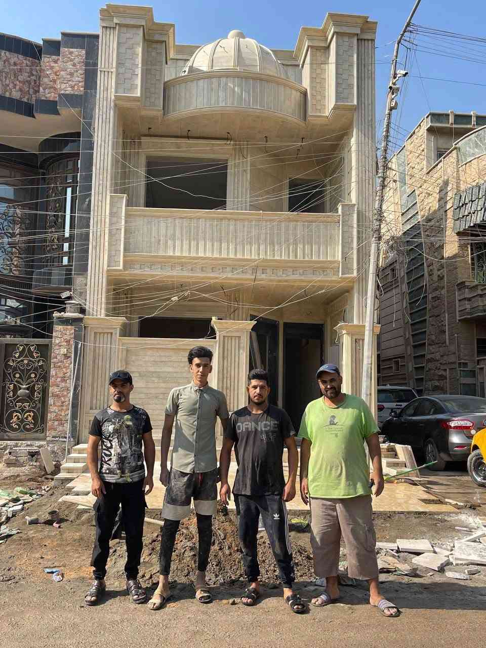 {مستعدون} لتنفيذ واجهات {الفلل والقصور والبنايات الضخمة|الفلل والقصور والمباني الكبيرة} بالمرمر،  
{بدقة عالية|بإتقان ودقة عالية} وتسليم {يليق بفخامة مشروعك|بمستوى يواكب فخامة مشروعك}.  
{مراد المرمرچي|مراد للمرمر} لتنفيذ الواجهات.  
للتواصل:

نص مكتوب في الصور:
- مراد المرمرجي لتنفيذ الواجهات ***********