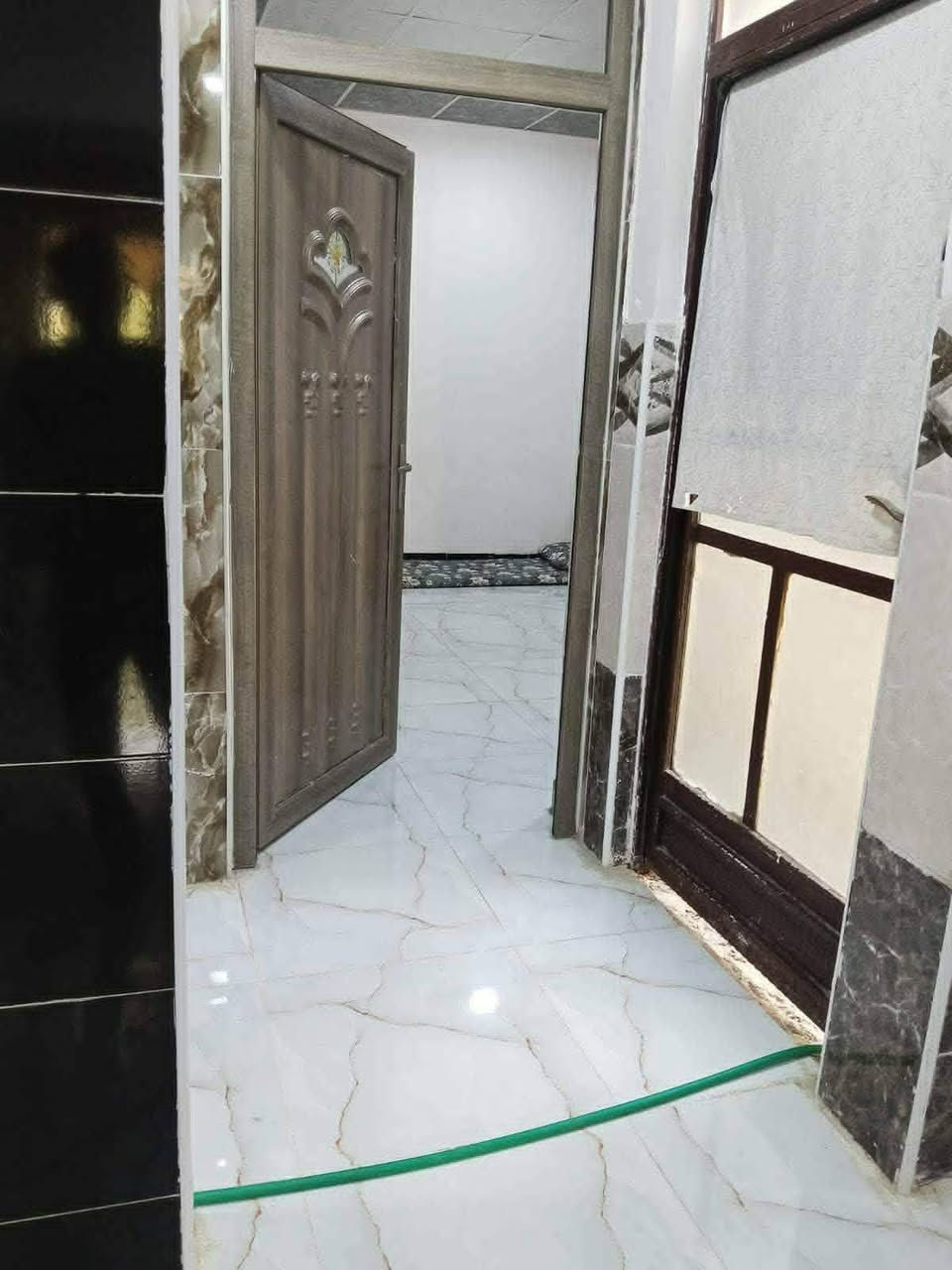 بيت للبيع في حي الأول خلف جامع الياسين مساحه 180 متر سند ابيض سعر 45 نتصل على رقم *********** وتساب
