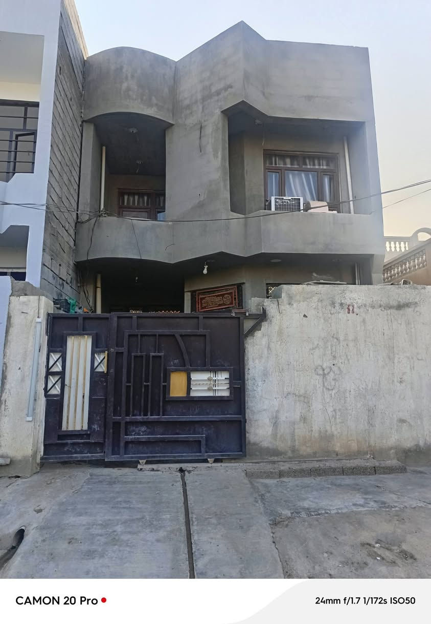 بيت للبيع المساحه 120 
البيت كامل مكمل قاطين كله سيراميك طابو صرف للبيع العنوان ديالى بعقوبة كاطون الرحمه قرب محطه ابو حيدر السعر 85 وبي مجال للاستفسار اتصال ***********

