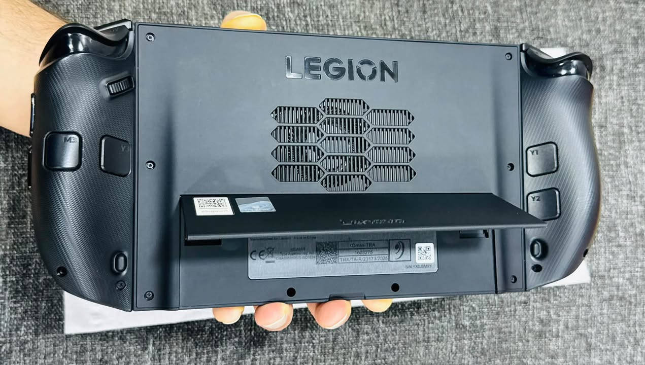 لينوفو Legion Go ٢ • رايزن Z٢ Extreme • ٣٢GB رام