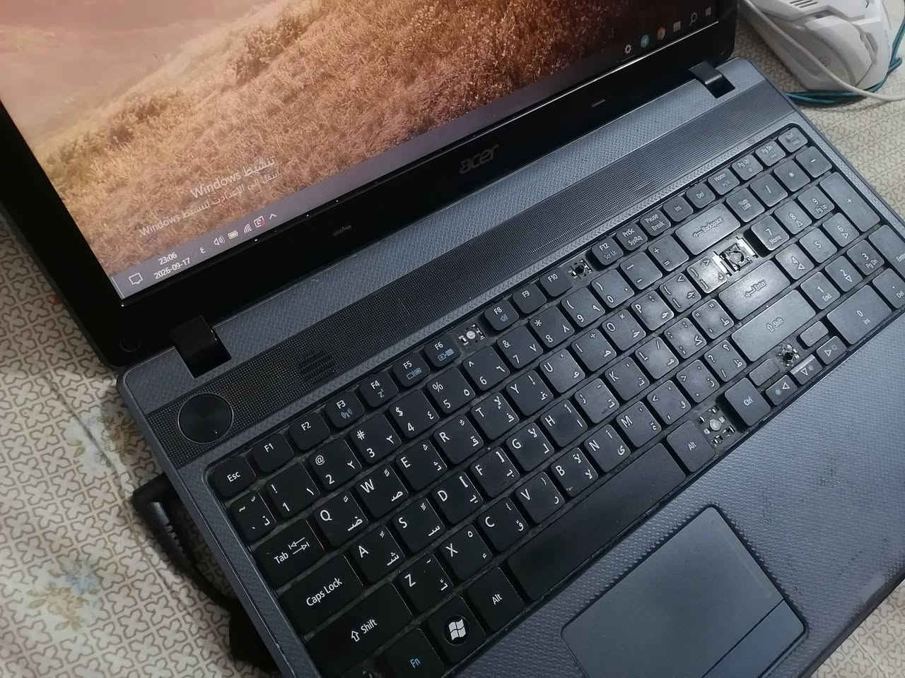 للبيع لابتوب Acer Aspire 5749Z
🔹 المعالج: Intel Pentium B950 2.10GHz
🔹 الرام: 4GB RAM

🔹 الهارد: 500GB تقريبًا HDD

🔹 النظام: Windows 10 Pro 64-bit

🔹 الشاشة: تعمل بشكل طبيعي

🔹 Wi-Fi + Bluetooth

🔹 الشاحن موجود

🔹 وياه ماوس جودتة عالية و كيبورد خارجي جيد جدا

⚠️ ملاحظات الجهاز:

البطارية ضعيفة، ويحتاج أن يبقى الشاحن موصولًا أثناء الاستخدام.

توجد بعض أزرار الكيبورد مفقودة/متضررة كما موضح بالصور.

السعر: 90 الف 

📍 الجهاز للفحص والتجربة قبل الشراء.

 للتواصل ***********

نص مكتوب في الصور:
- 23:06 2026-09-17 تنشيط Windows انتقل إلى الإعدادات لتنشيط Windows.