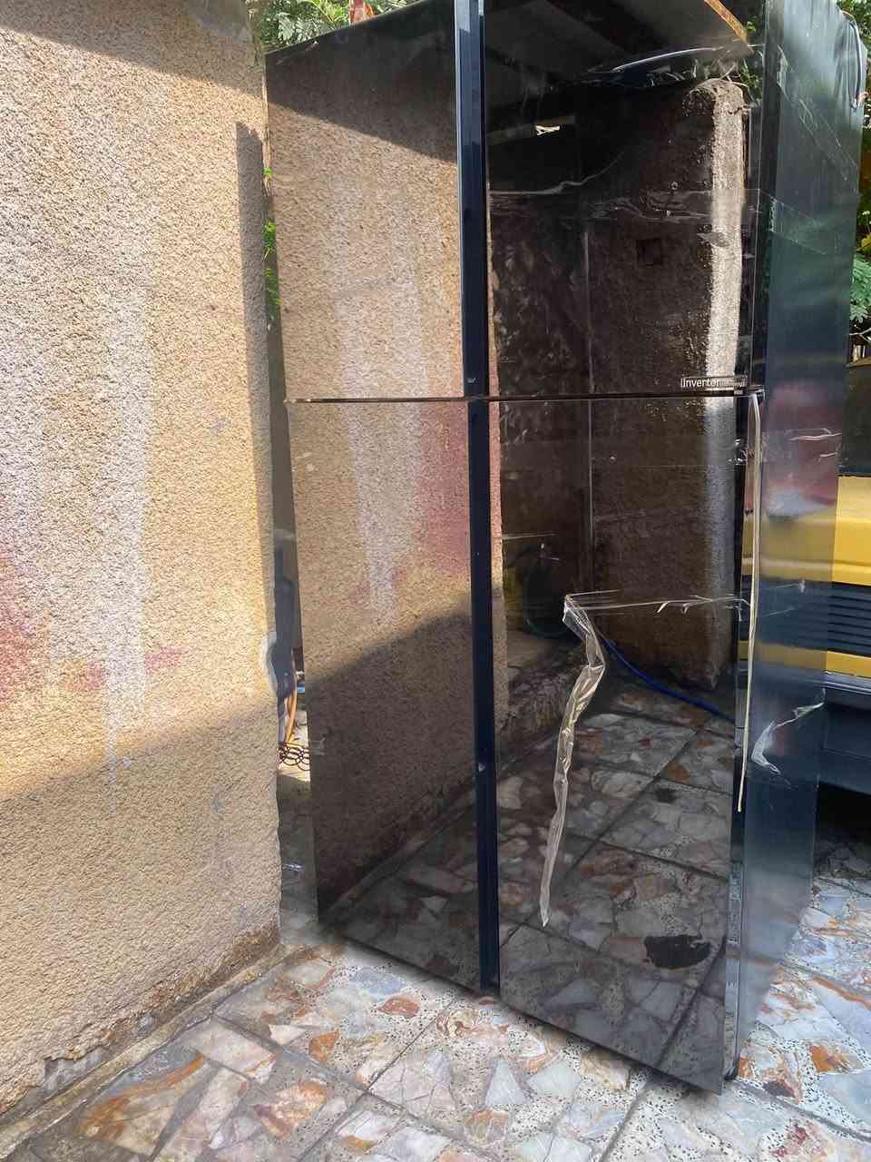 السلام عليكم عندي ثلاجه للبيع بس ماطور يحتاجها الله شاهد نضيفه كلشي مابيه انريده ١٠٠ ألف هيه وعراضه كبيره جدا 
رقه الهاتف /*********** واتساب فقط
