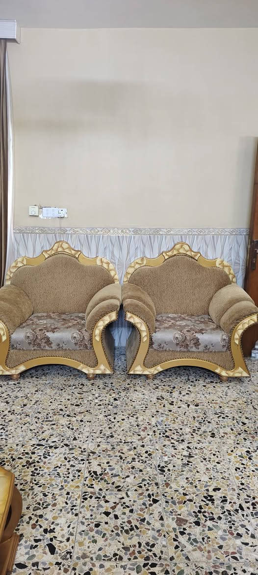 سلام عليكم تخم ملكي ١٠مقاعد سعر ٦٠٠  وبي مجال التواصل ***********
