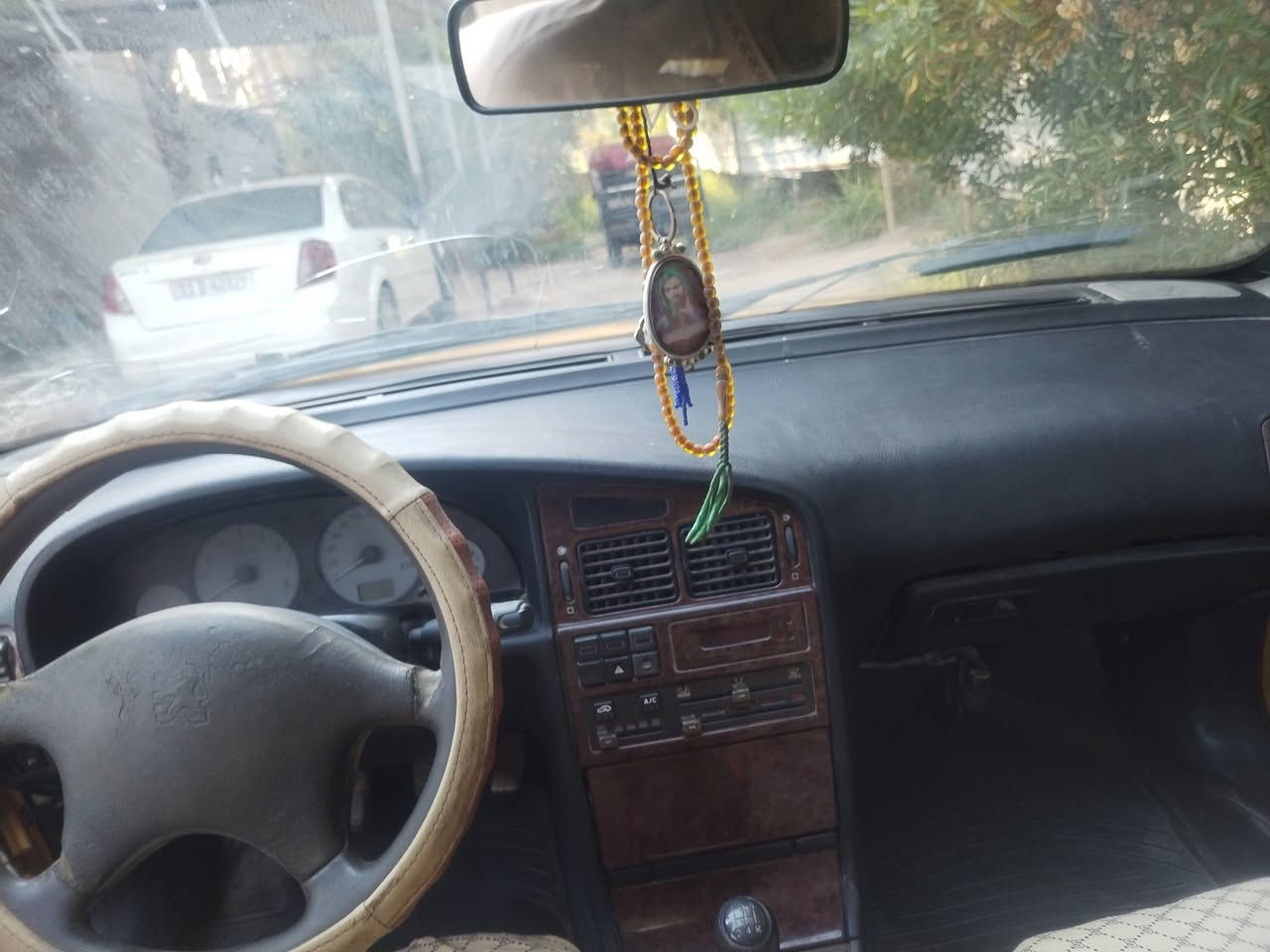 سلام عليكم للبيع سياره بيجو بارص مديل ٢٠١٣ كير محرك خير من الله مصفره هيئه وغرامات السعر ٢٠ بيها مجال السياره بسمي مداول ثاني يوم للتواصل عله الرقم ***********
