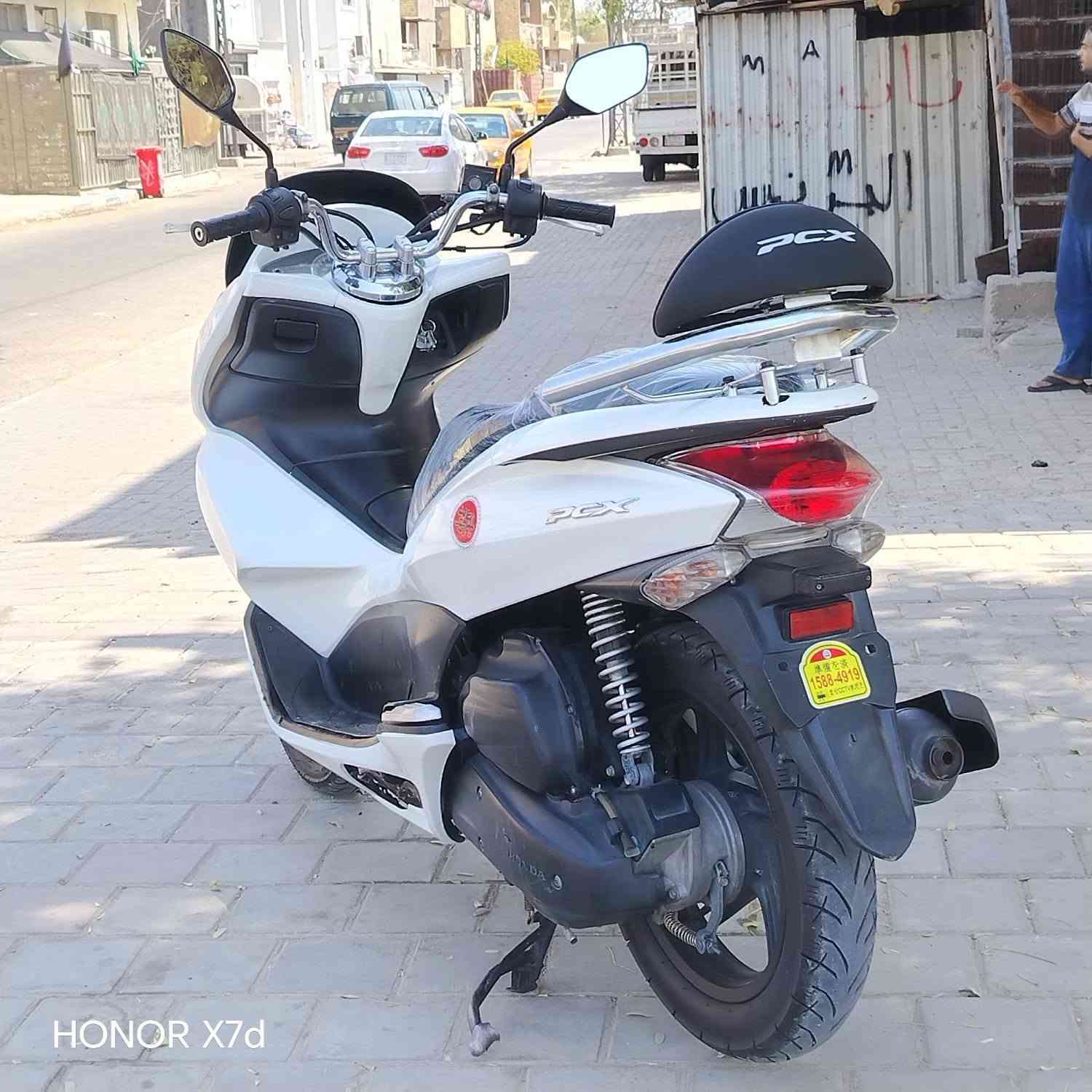 سلام عليكم.... دراجة للبيع بي سي اكس جيل الاول  سكليتر خطين  استان حساس ازدحام  بلاديه كلة شغال   كهربائيات اشاير لايت كلة شغال تخم تايرات جدد دهن جديد جيب فيتر وفحص عنوان بغداد مدينة الصدر مقابل مطعم ليمونه للإستفار )***********
