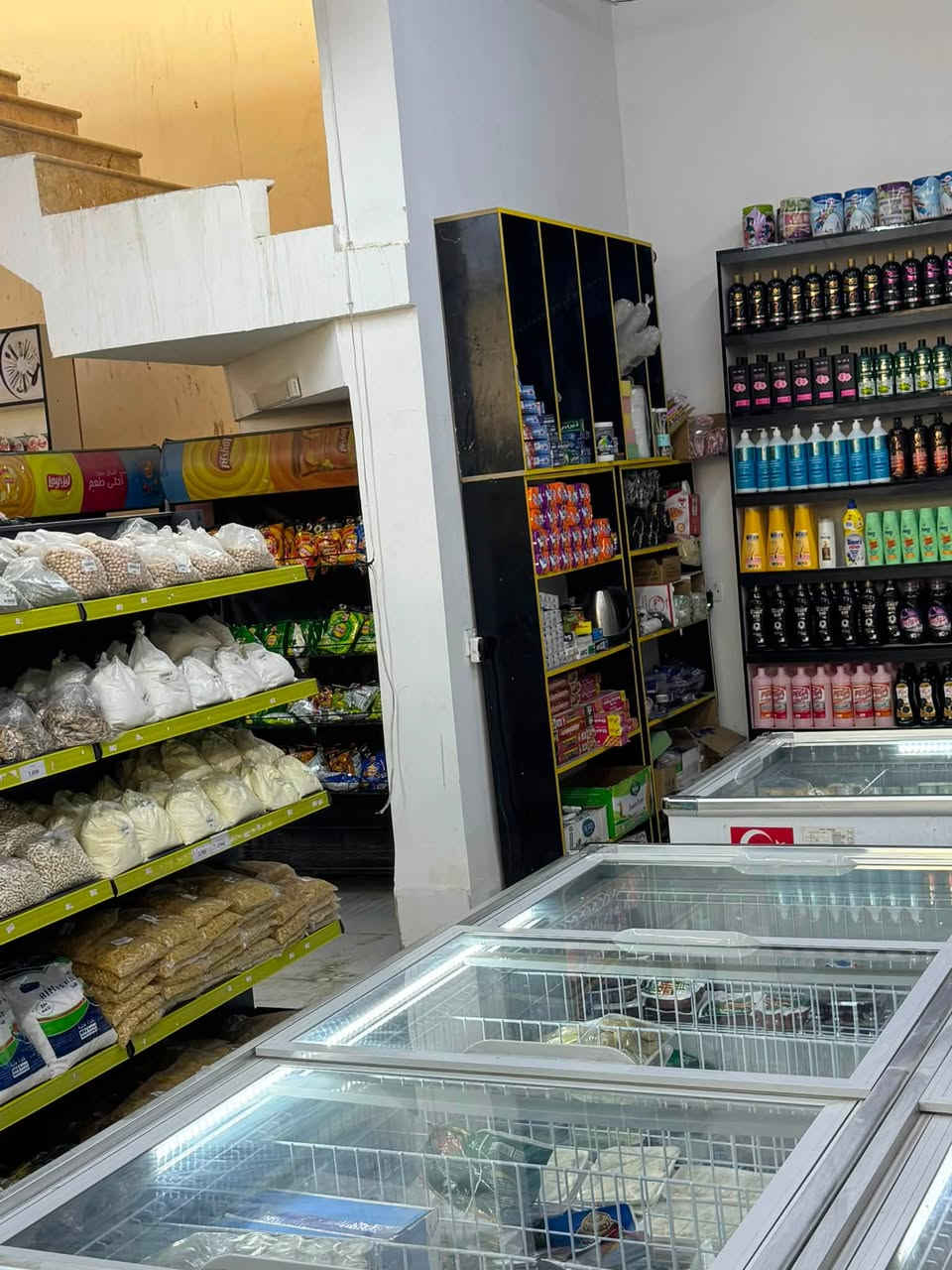 السلام عليكم سوبر ماركت للبيع  المساحه 120 متر مربع  الرزق بي خير من الله محتوياته اربع عارضات انكور الحجم الكبير اربعه باب بعدهن بفتره الضمان + تلث مجمدات الحجم الضخم+ رفوف وسطيه وجانبيه اردني اصلي +مجمدتين حجم وسط موطه+سبلت كنتوري  تلاثه طن
+11 فاترينه pdf منوع وتفصال خاص بأسم الماركت+مانع اتربه حجم مترين
+ نضام سبيدو ونازله بي كل الايتمام والاسعار  وضايفله طابعه باركود وضايف طابعه فواتير وجهازين قارء باركود يدوي ومنضدي سريع سبب البيع لعدم التفرغ رزق المحل ماشي وخير من الله على شارع رئيسي 
اجار المحل 500
الامبيريه 300
الموقع بغداد رئاسه العبيدي 
للاستفسار ***********
