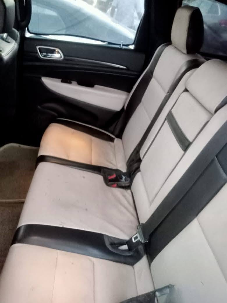 السلام عليكم
Jeeb Grand Cherokee موديل 2019

فول مواصفات عدا الفتحه بدون دواخل بدون ايرباك

  ( وارد أمريكي)  ( بجم كبس ) حادثها جنطة وشوية من الجاملغ الخلفي 

رقم بغداد  تحويل ثاني يوم 

* اللون ماروني

* الممشى 100ألفmil

*  محرك 3.6

* گير اوتوماتيك

* دفع رباعي 4x4

* رادار جانبي و خلفي مع مانع تصادم 

 * تشغيل بصمة

* شاشة وسطية

* كامرات خلفية وحساسات
* نقطة عمياء
* مقاعد جلد 

* تحكم ستيرن كامل

* أوضاع قيادة

نواقص ( حدادية + أبطاله + كلج التبريد ب 80 ألف  )

اكو شگ بالبنيد گد إصبع  موضح بالصورة

السعر اتصل ***********
📍 مكانها الحلة
