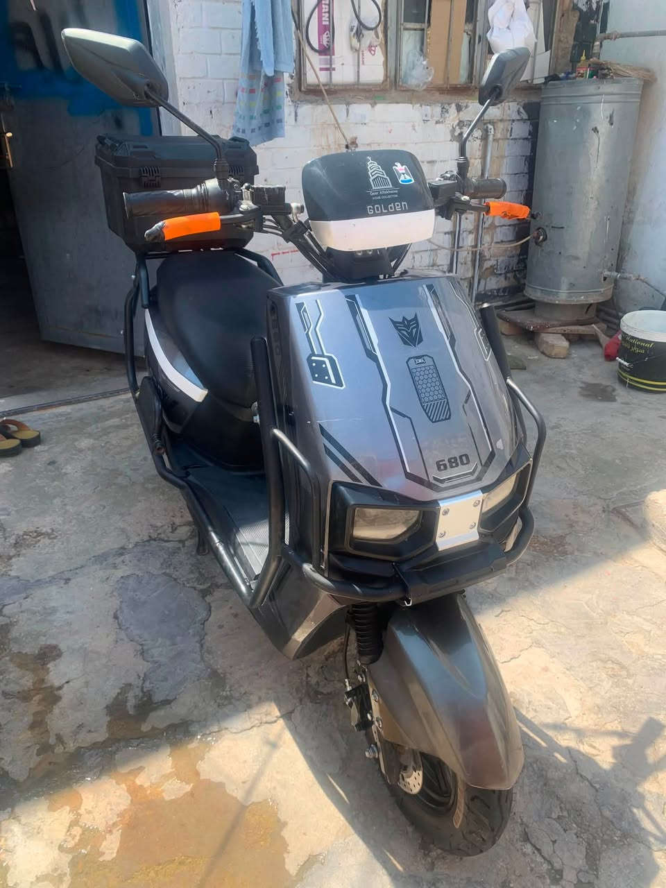 ماطور شحن للبيع

شركة كولدن 680

لون سلفر 

6 بطاريات يقرن 10 ونظيفات

أي نقص مابي

نظيف مثل مموضح بالصور وبعد احسن 

السعر550 متوازي عل بيعتة 

العنوان الرمادي حي البكر قرب النادي الملكي

للاستفسار الإتصال عالرقم وتدلل ***********
