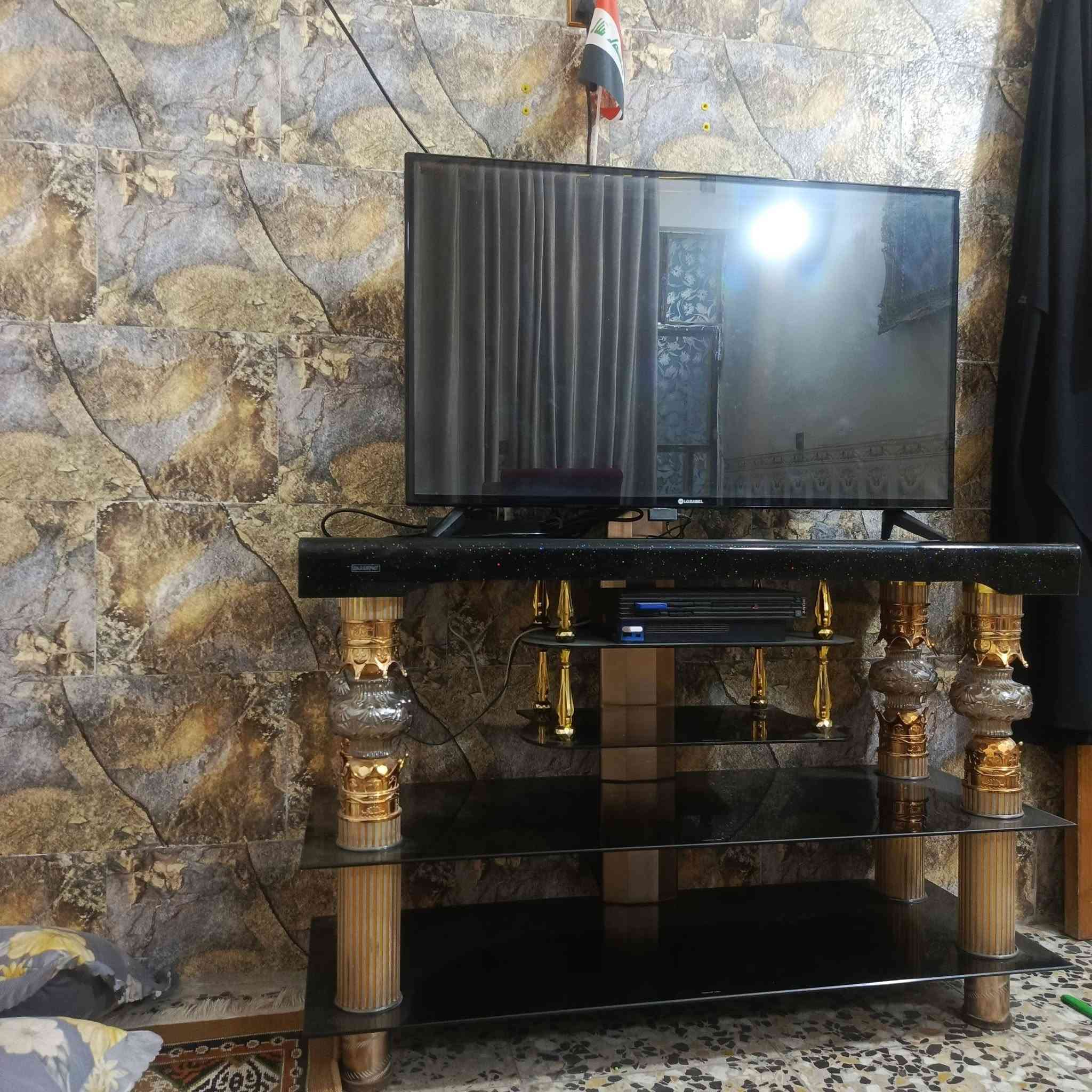 ميز طعام • ٣ كراسي مدوشمات • ميز بلازمه جديد