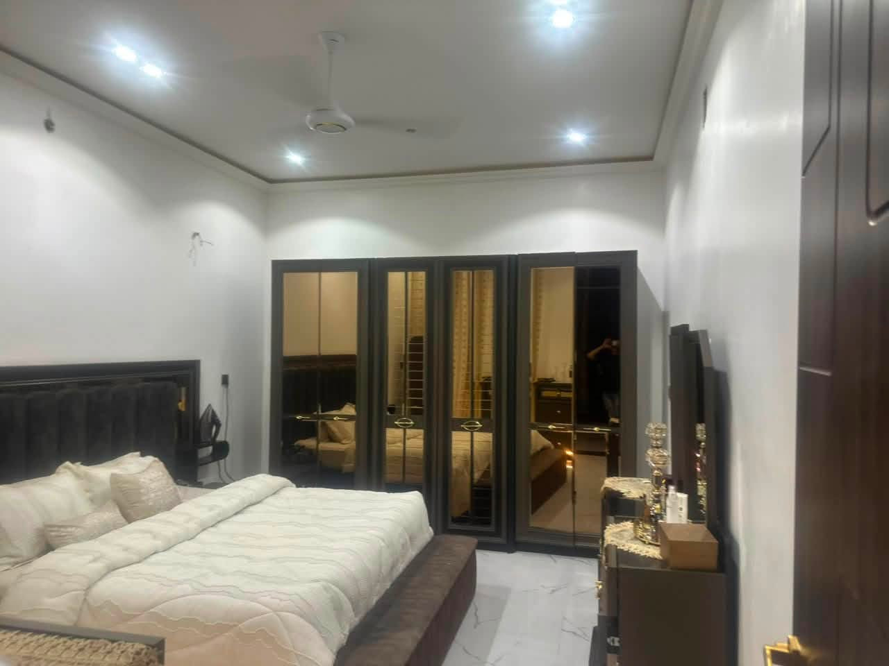 🏠 للبيع — منزل مميز
📍 الموقع: البنوك / الشارع المقابل مستشفى البنوك
🏗️ سنة البناء: 2026
🛏️ 3 غرف نوم
📐 المساحة: 240 م²
📏 الواجهة: 8 م
📏 النزال: 30 م

📞 للاستفسار والحجز
المحامي برع المحمداوي
‭***********‬
مهدي انور المحمداوي
***********
🏢 مكتب السند للعقار والاستشارات القانونية
