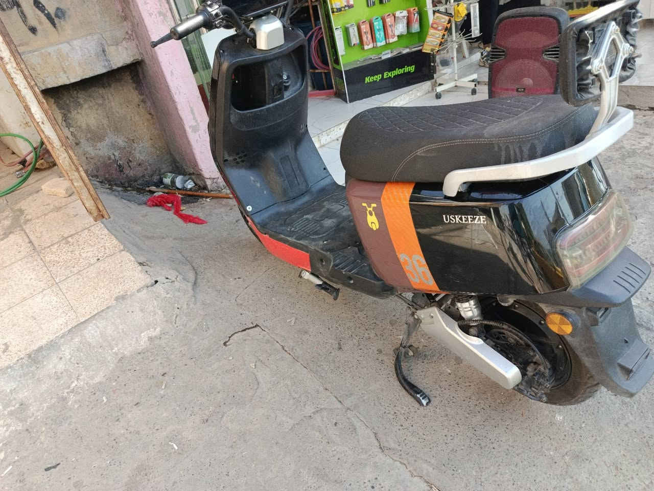 سلام عليكم للبيع ماطور رياضي 36 فول نضافه 
تايرات جدد بطاريات الوينلي الاصلي طخم كامل شديت و الويل يشهد الله عليه ب 60 تو سايز ملف 2000.. تجي اطلع بي تعرف شكد قوته  3 نمر السعر 550 وبي مجال نواقص بس طفاريه بل باب انطخت وانكسرت ***********
