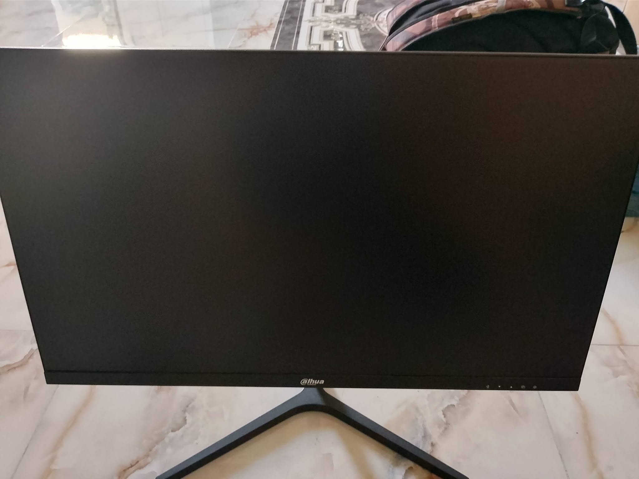 السلام عليكم
معالج : i5-8500 
رام : 16gb 3200rgb 
كرت : 1080ti 11gb
تخزين : m.2 512gb
بورد : z390 
بور سبلاي : gamemax 1050w platinum 
شاشه : Acer 165hz حجم ٢٤ و alhua 100hz حجم ٢٤ اثنينهم fullhd وياهم كرسي و ماوس و كيبورد و سماعه و يده و مايك و كيبلات كامله

 بعد معاناة وكاعد اجمع بي سي مالتي قرر ابوي يسوي خطوة جميلة هي يطردني من البيت ف اريد ابيع تجميعتي كامله وياها كرسي و شاشتين الي تفيده يراسلني سعرها مليون و ١٥٠ يعني تجيب ميز و فقط شد والعب

مكاني بغداد الدوره حي المعلمين 
7748406454
