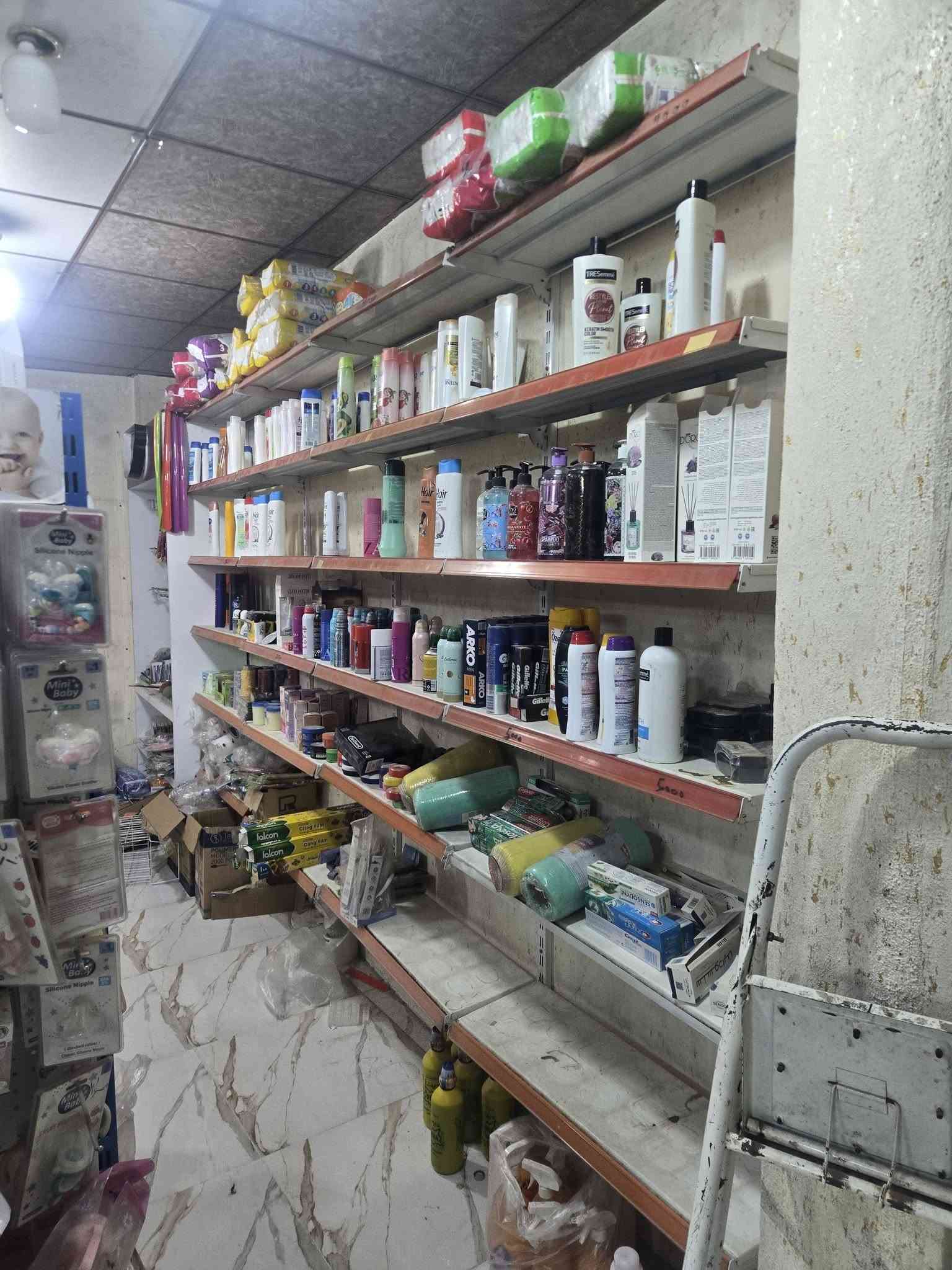 عوارض ورفوف ومجمدات وسبالت للبيع ***********
