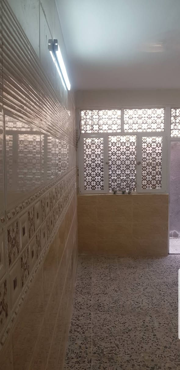 السلام عليكم دار مساحة ١٢٠ متر بغداد الشعلة الدوانم شارع ابو دراج *********** السعر ٦٢ مليون
