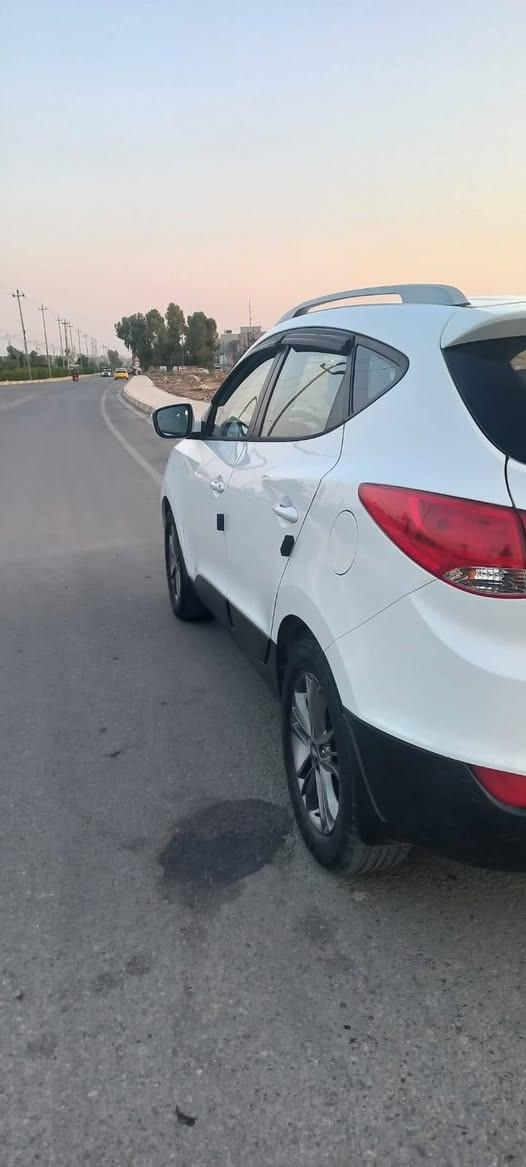 هونداي توسان 2015 للبيع

رقم دهوك دولي مسطرة
سيارة كلين وضع شركة 
فقط الجاملغ الامامي صبغ كرت صغير 
محرك 2000 ما مفتوح
ماشية 184 
جرس عل 120
تحكم ستيرن
شاشة وكاميرا
قطعتين تبريد
داخل لونين
ويل 17 اسود المرغوب
عنوان السياره موصل الايسر
السعر 160 ومجال بسيط
للتواصل على الرقم بي واتساب :
***********

